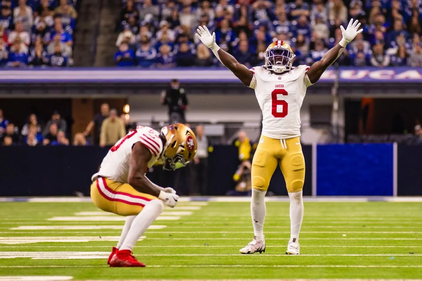 The @49ers beat the @colts 48-27 during Monday Night Football in Indy.

📸🏈 @sfstandard #sportsphotography #sportsphotographer #nfl #mnf #49ers @canonusa