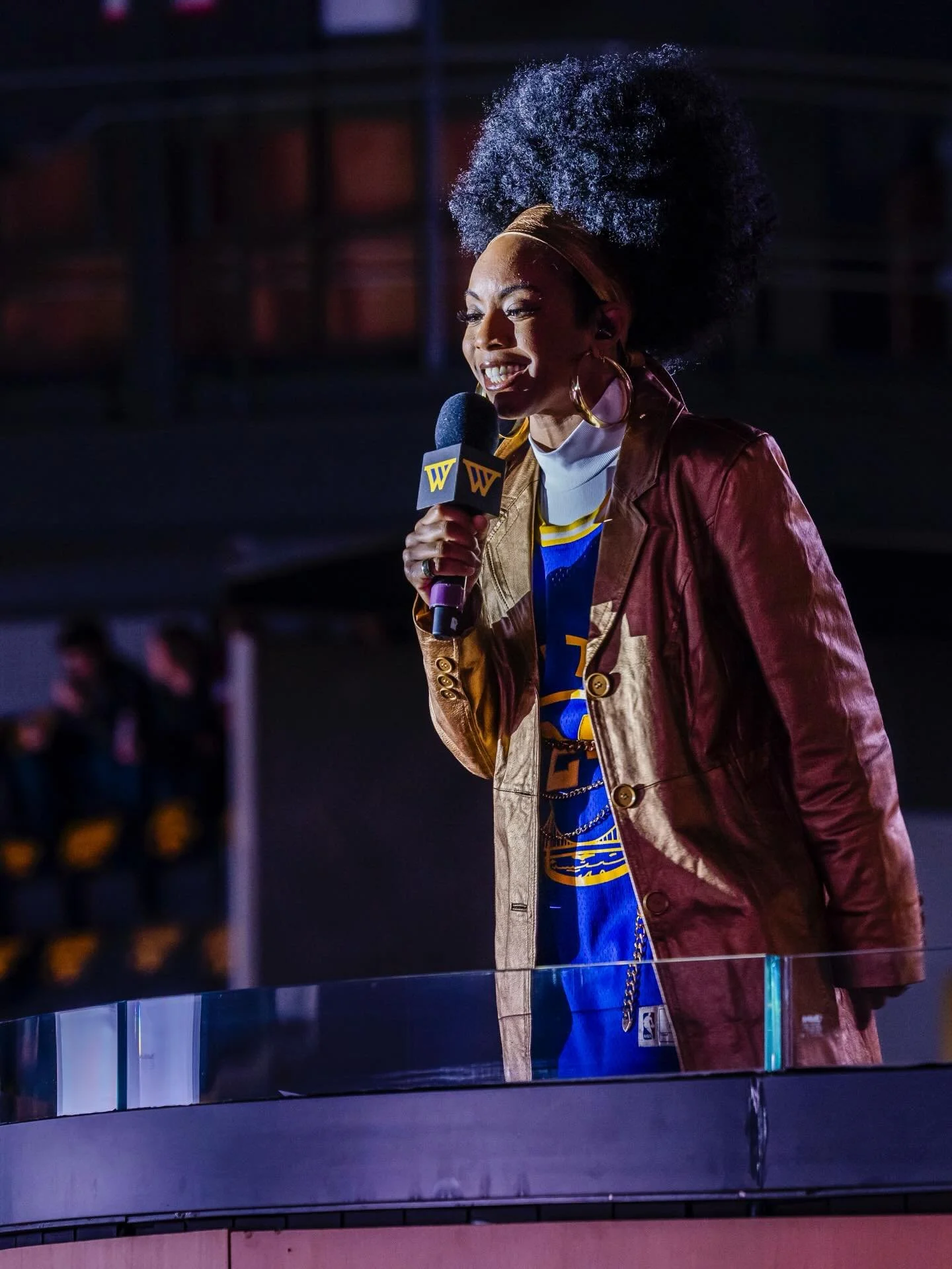 Back in November, I had an amazing opportunity to go behind the scenes with @valkyries Host and @warriors Co-Host @only_1aw at the Trail Blazers vs. Warriors game.

As an in-arena host at Chase Center, Ari Waller helps to fuel the energy of the crowd