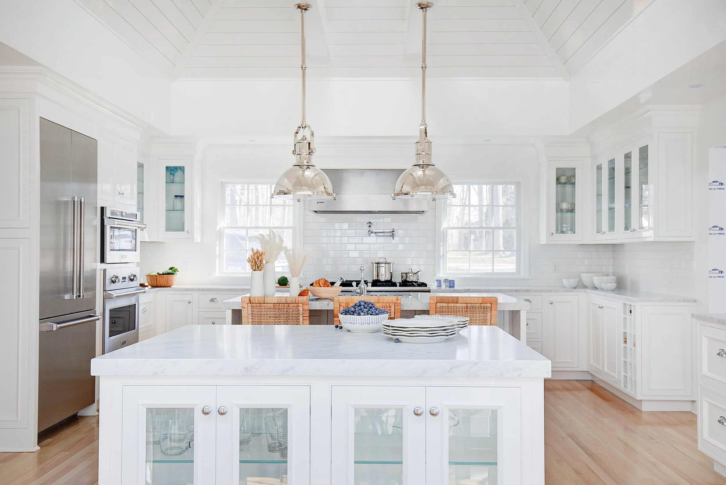 Coastal Traditional Kitchen Remodel by Fresh Design Group Inc. project photo