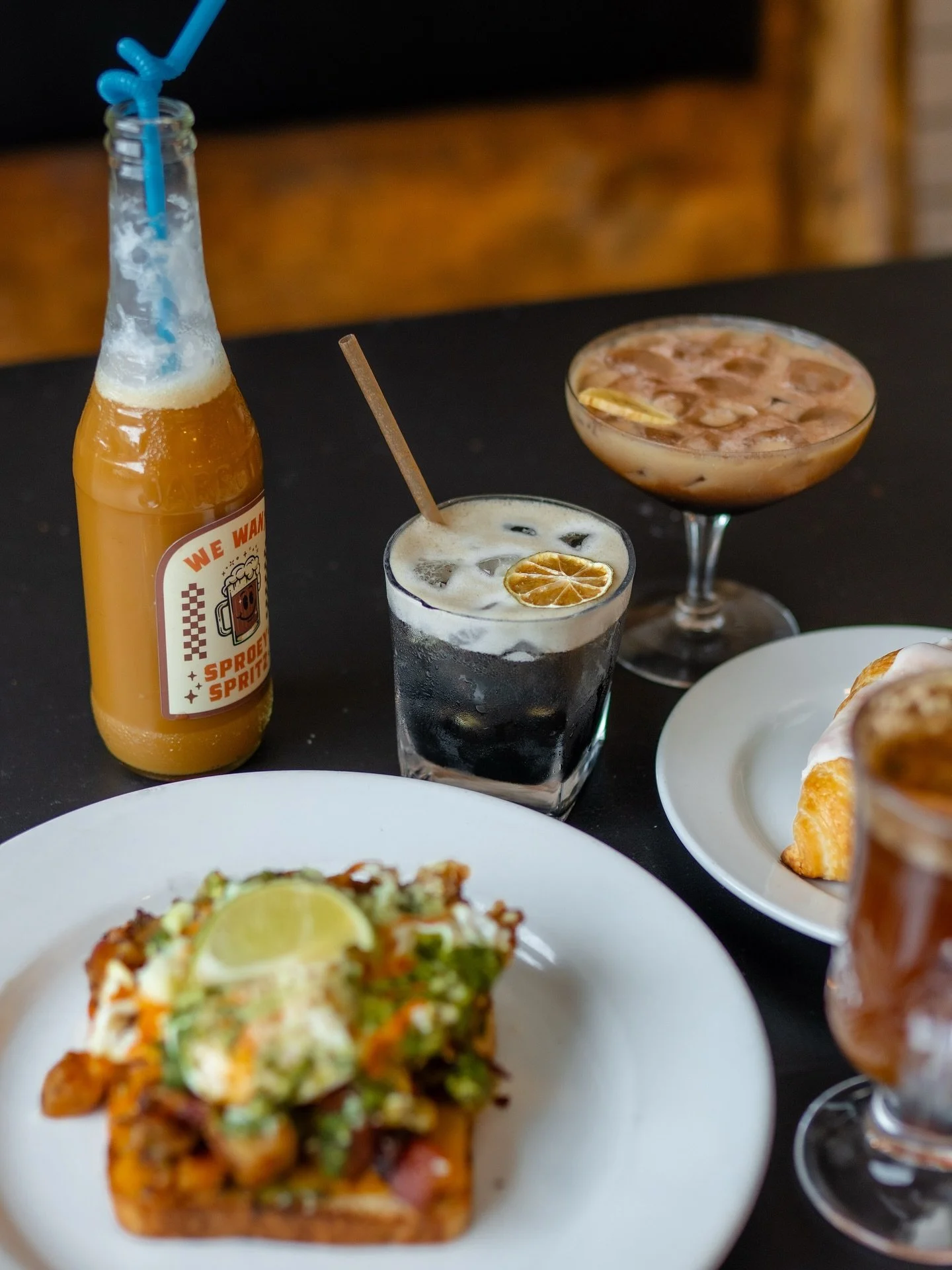 When the fall vibes hit the table, it&rsquo;s your cue to grab your people and go all in. 🍂✨ 

From brand-new menu items to seasonal specials and syrups that are ridiculously delicious&hellip;this is how brunch becomes the main event of the day. 

S