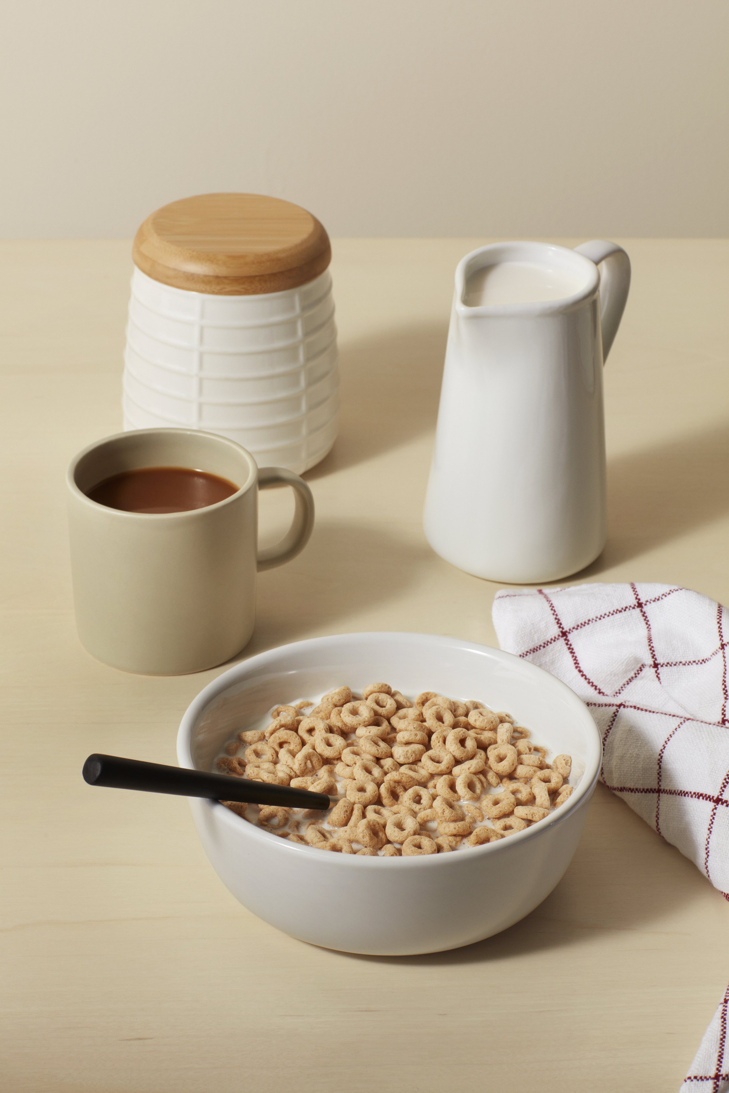Cheerios_YellowBox_Environment_SO_0362_3033FC_A_ADOBERGB (1).jpg