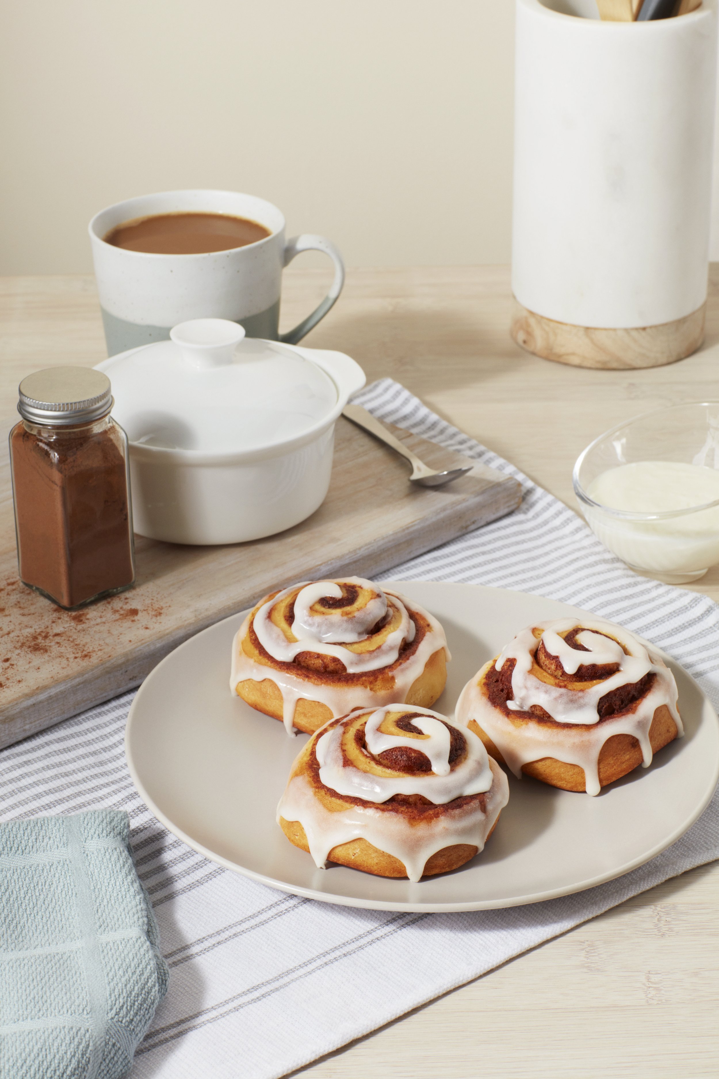 Pillsbury_GrandsCInnamonRollsCreamCheeseIcing_Environment_SO_1251_3033FC_A_ADOBERGB.jpg