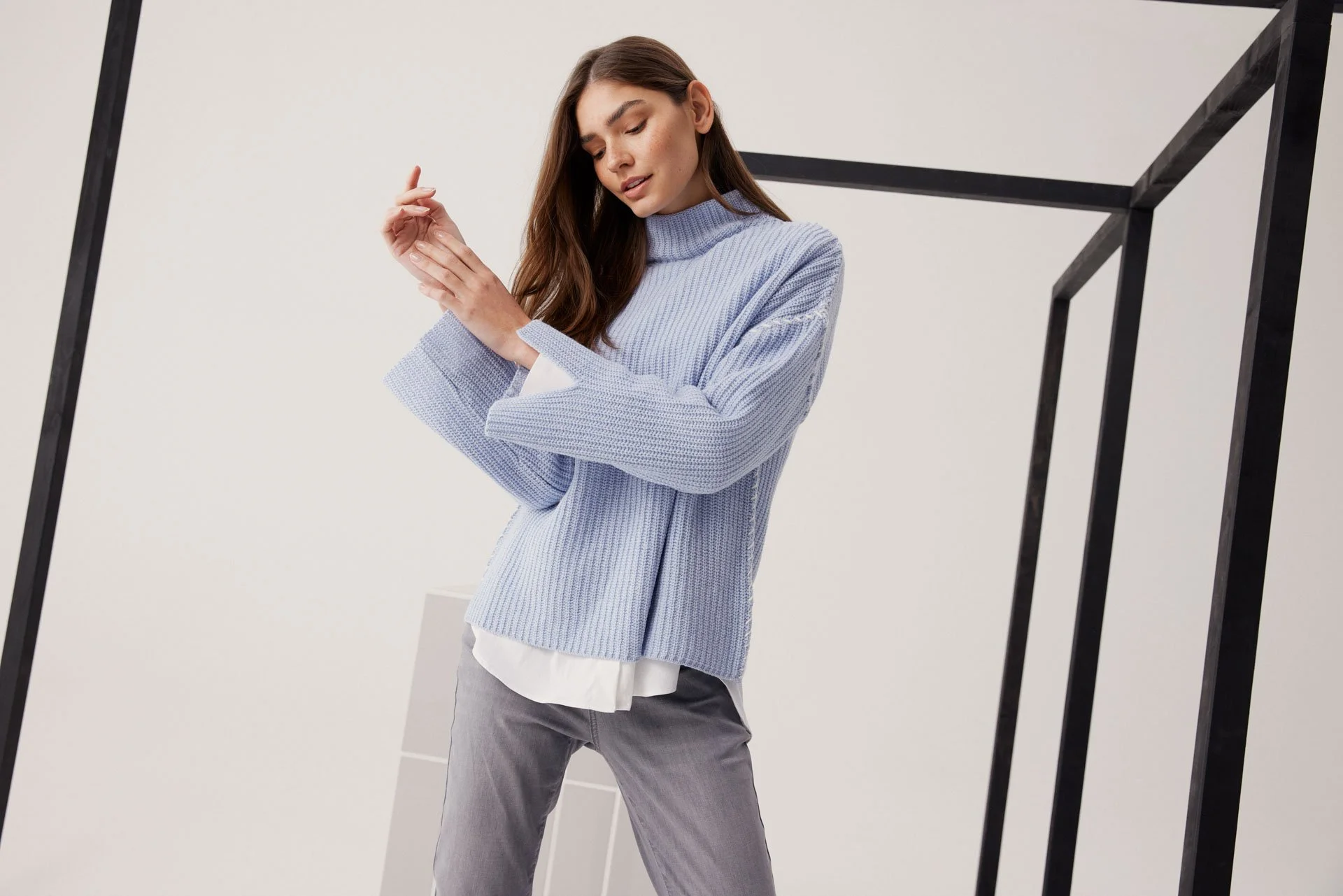 PULLOVER
1023-1024
BLOUSE
0000-0300
PANTS
1023-7100