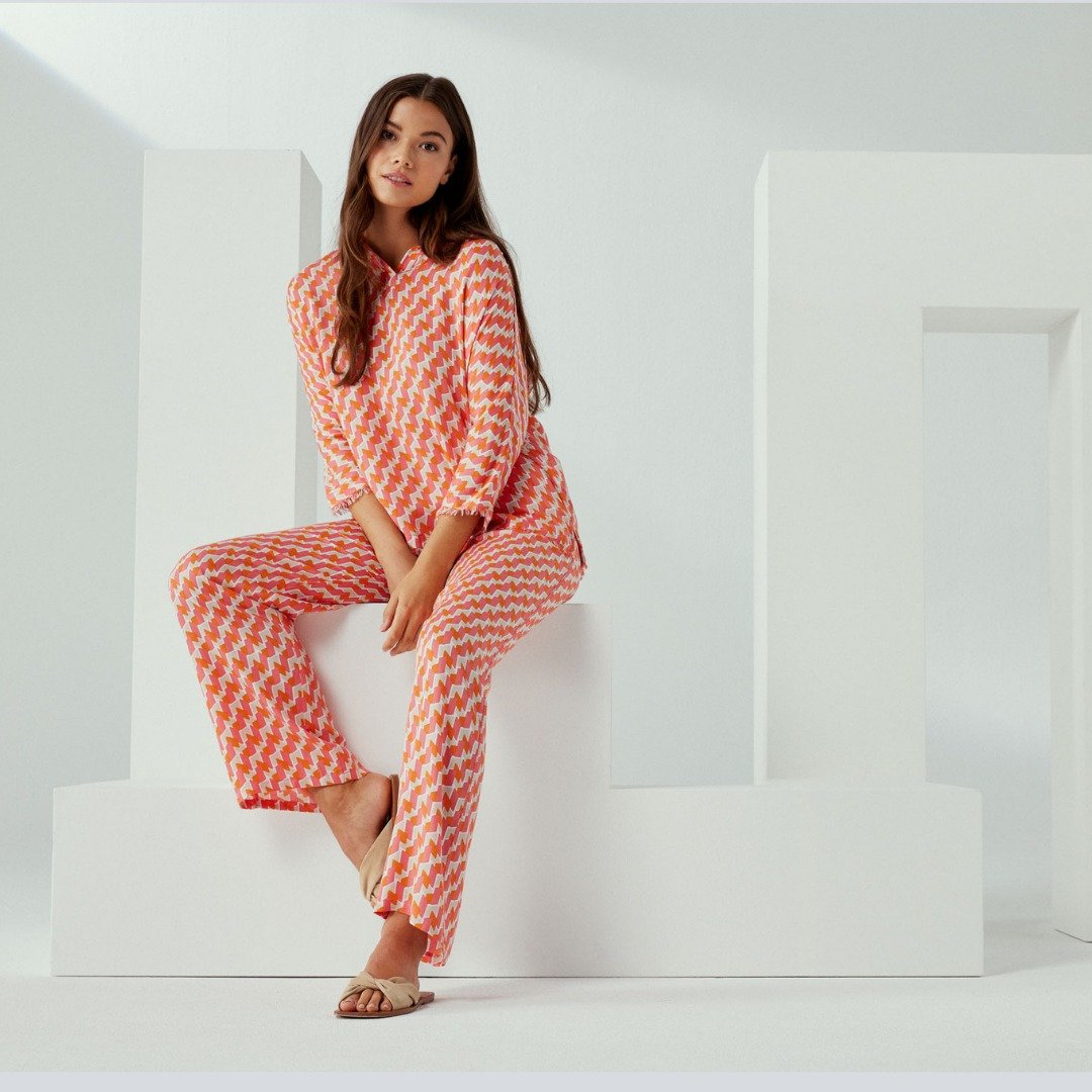 The pyjama look is one of the big trends this year.

#wewearsmithandsoul #smithandsoul #smithandsoulfashion #collectionsummer #april2024collection #colorfulspring #ultimofashion #ultimofashiongroup
