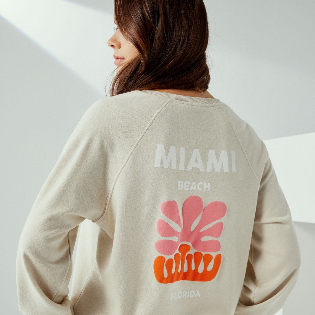 Better bring Miami here or bring the sweatshirt to Miami?

#wewearsmithandsoul #smithandsoul #smithandsoulfashion #collectionsummer #april2024collection #colorfulspring #ultimofashion #ultimofashiongroup