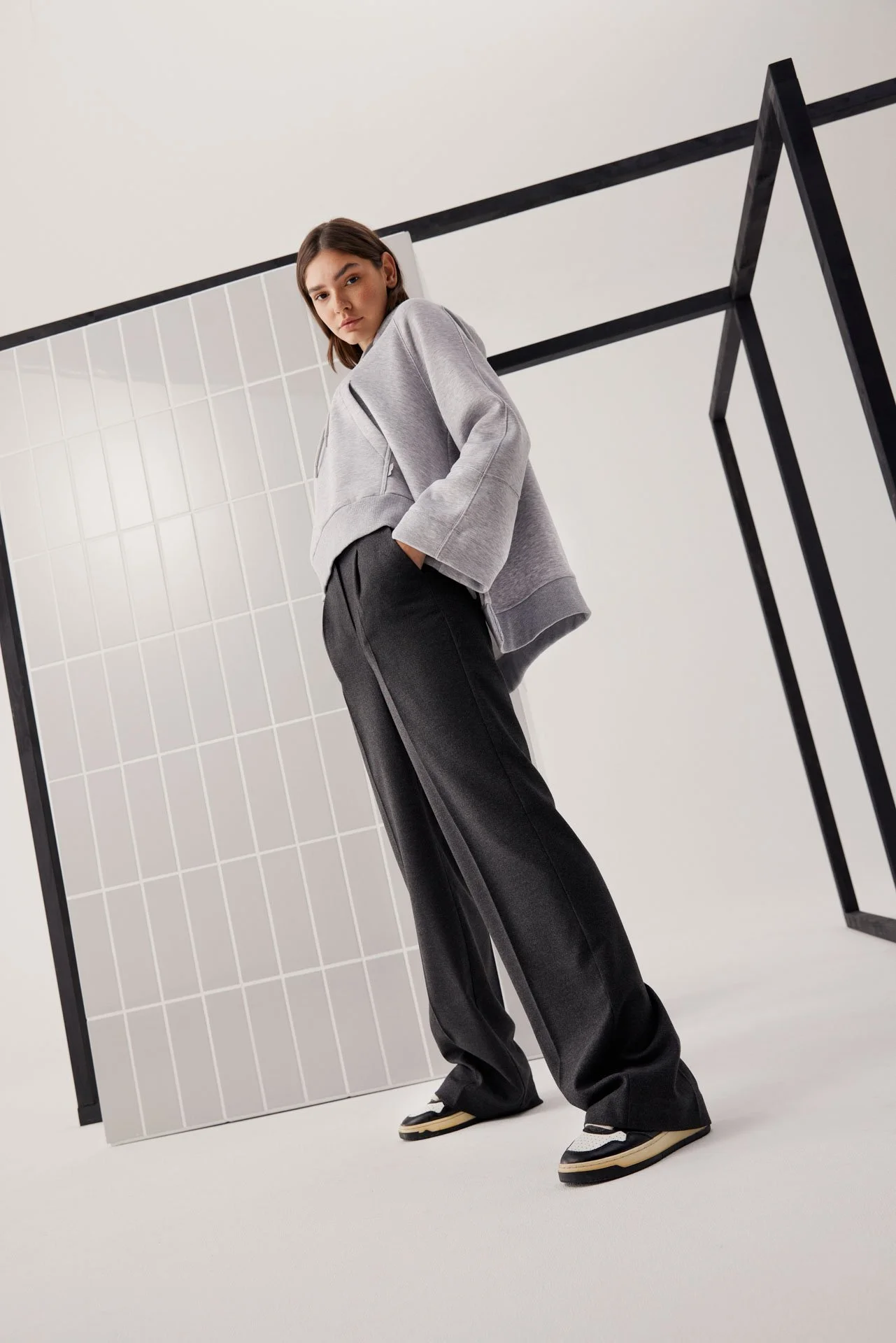 SWEATSHIRT
1023-1021
PANTS
1023-1042