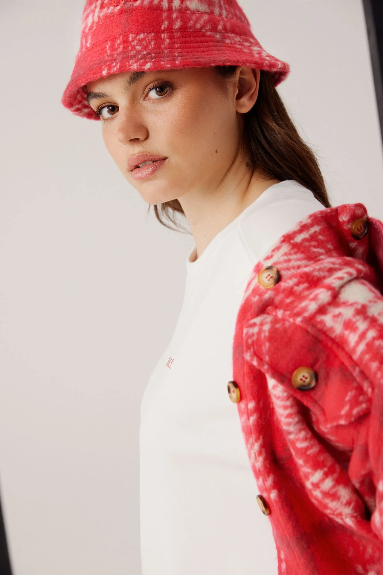 BUCKET HAT
1123-1155
JACKET
1123-1154
SWEATSHIRT
1123-1119