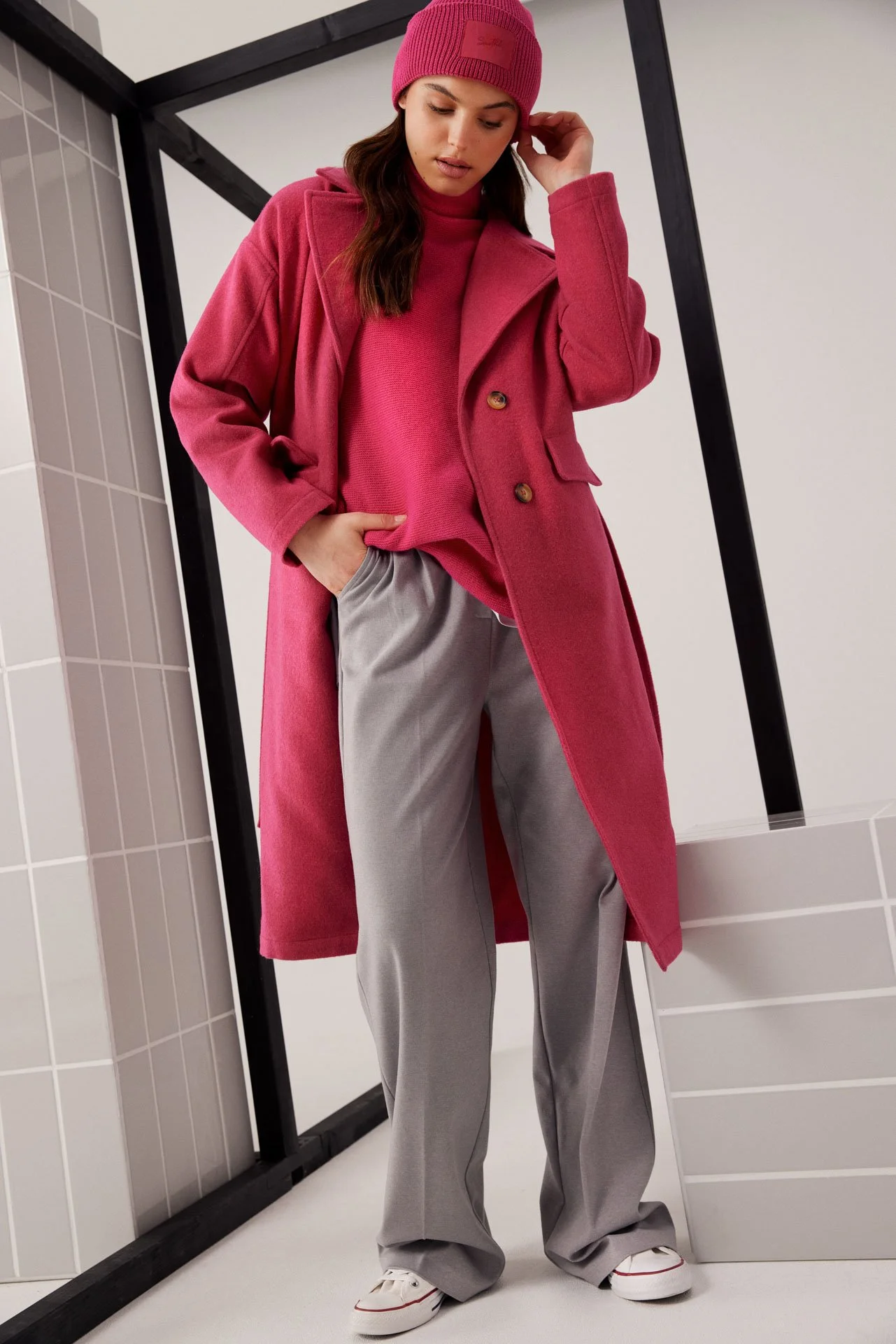 HAT
1123-1064
COAT
1123-1152
KNIT PULLOVER
1123-1114
PANTS
1123-0956