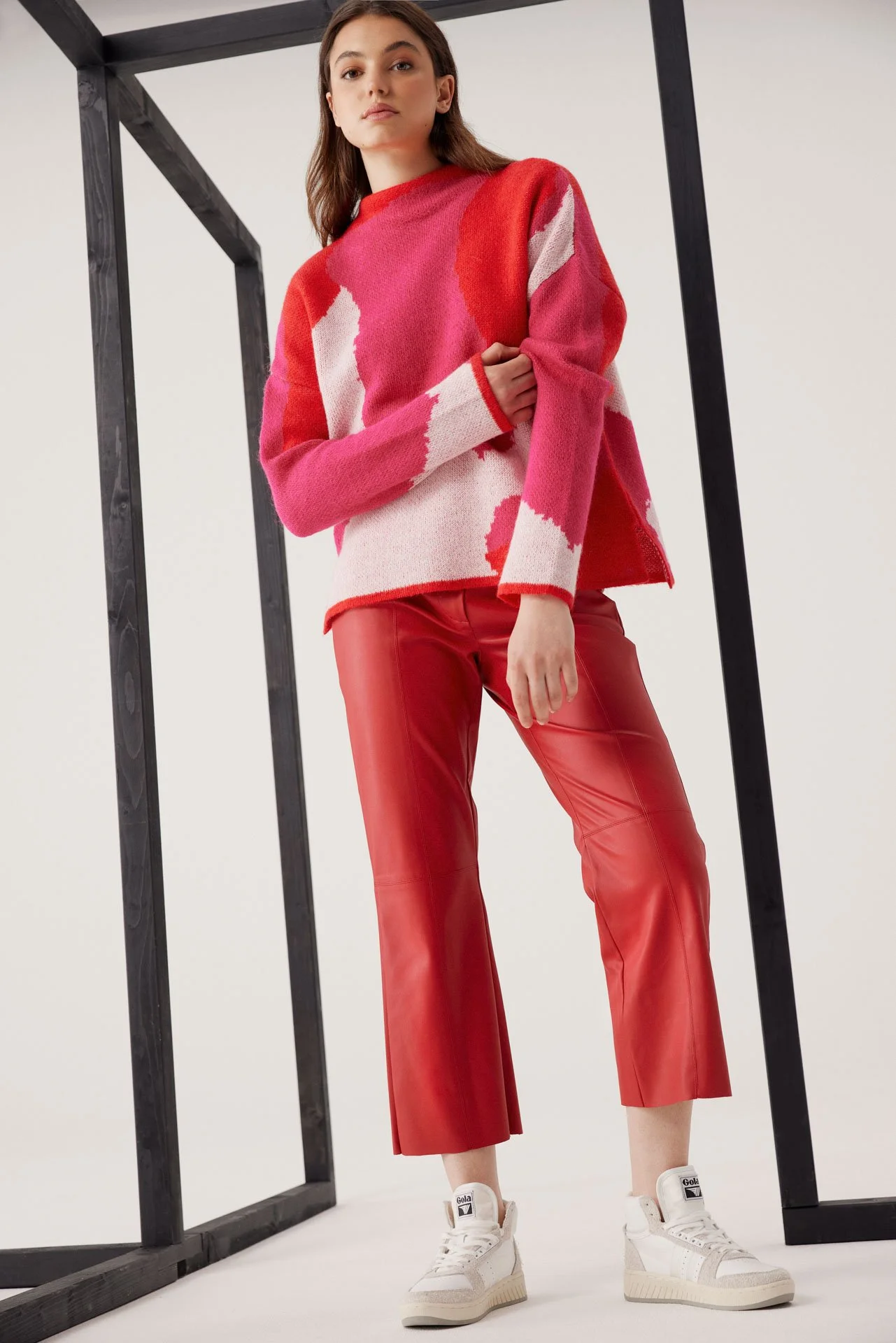 PULLOVER
1123-1139
FAKE-LEATHER-PANTS
1123-1148