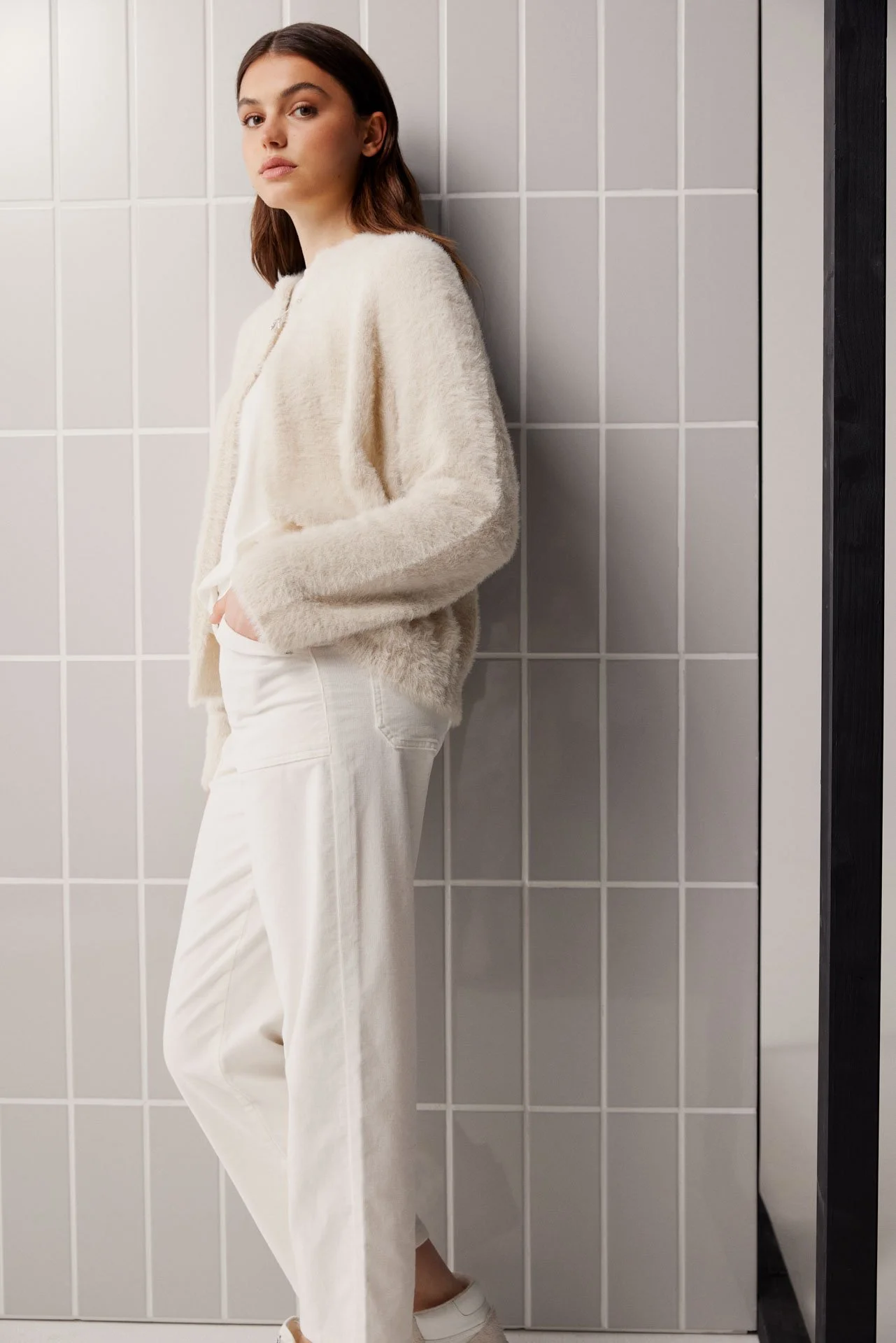 CARDIGAN
1123-1138
LONGSLEEVE
1123-1127
CORD PANTS
1123-1157