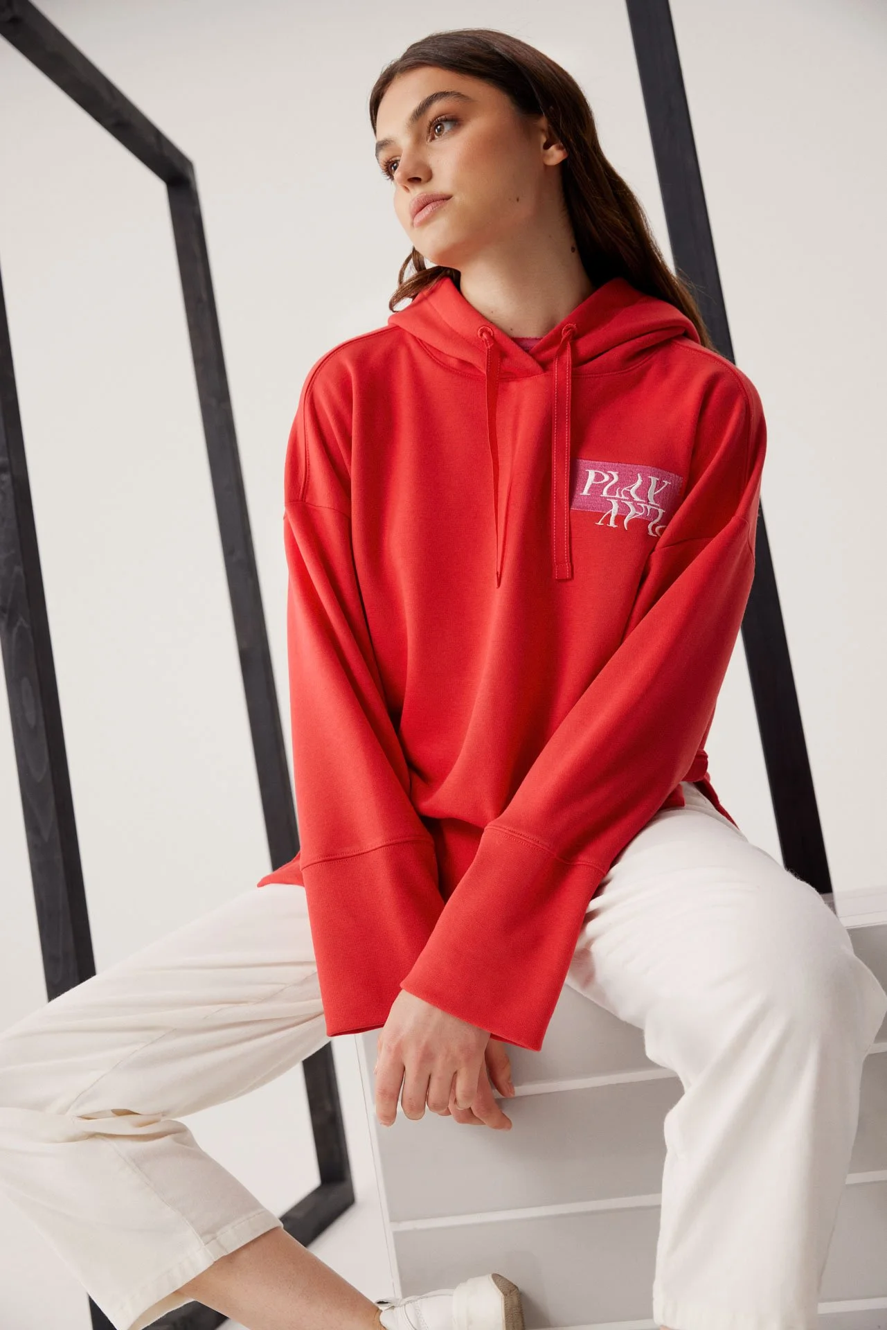 HOODIE
1123-1124
CORD PANTS
1123-1157