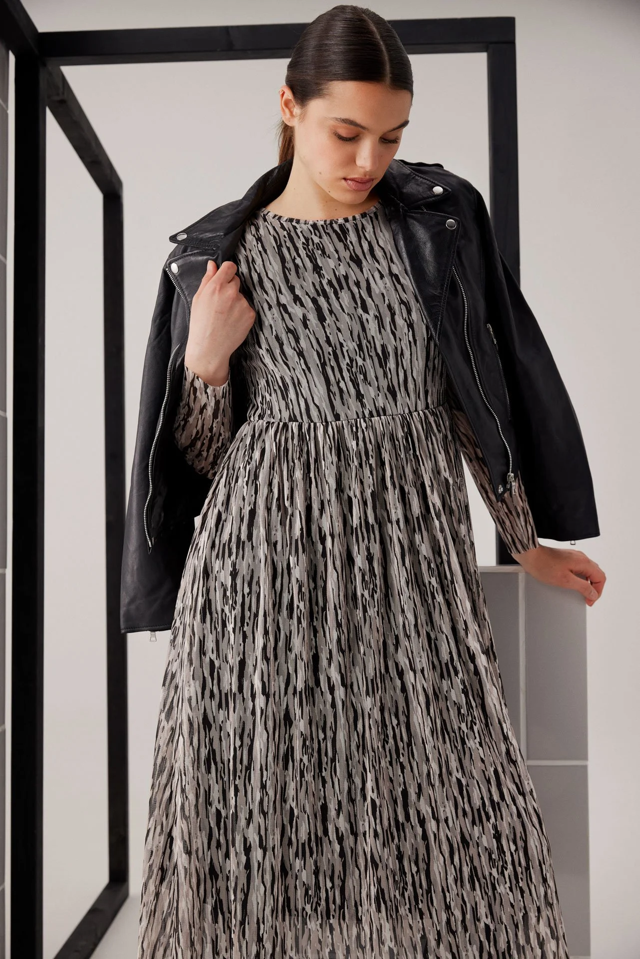 LEATHER JACKET
1123-1196P
DRESS
1123-1126_1815