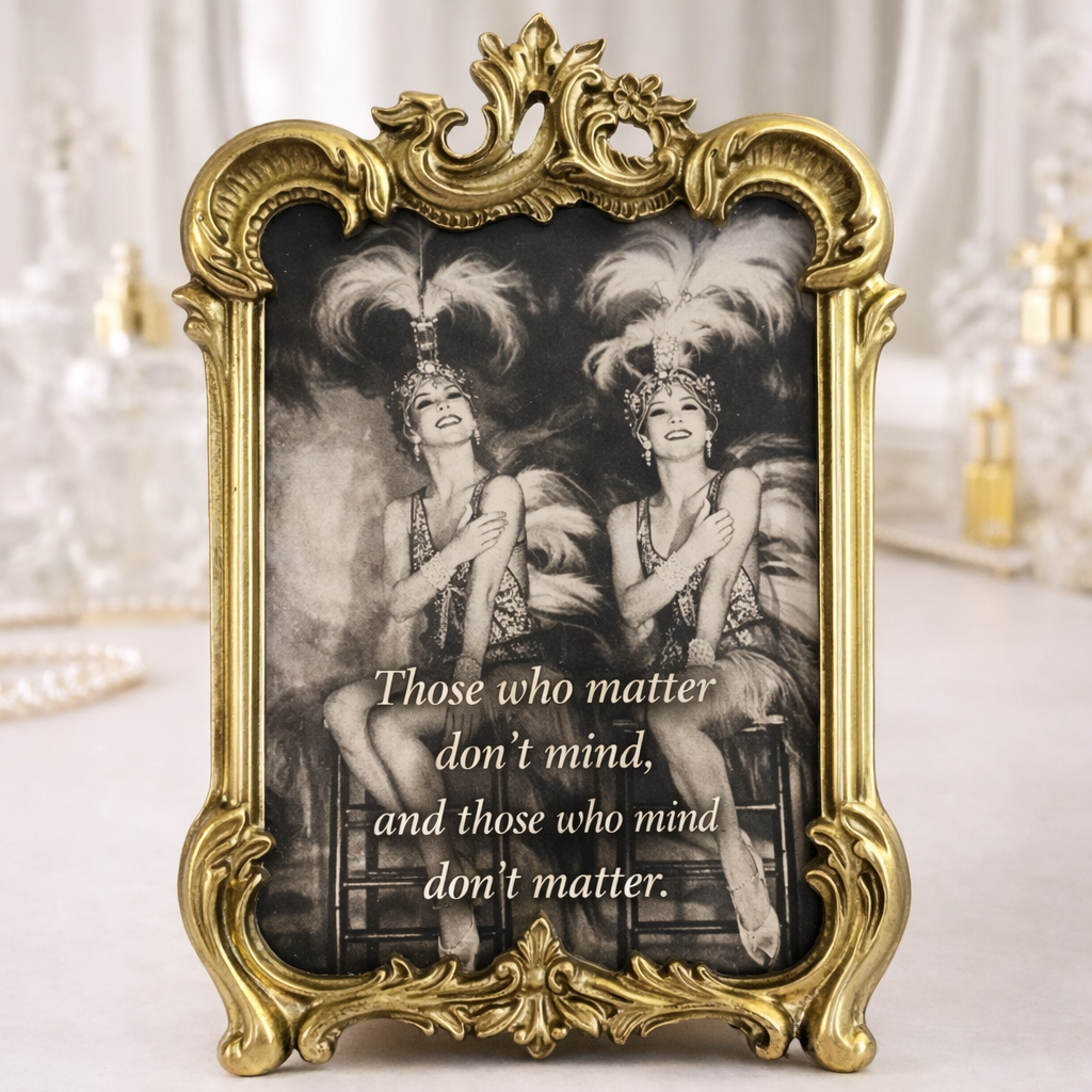 Photo frame gold baroque style