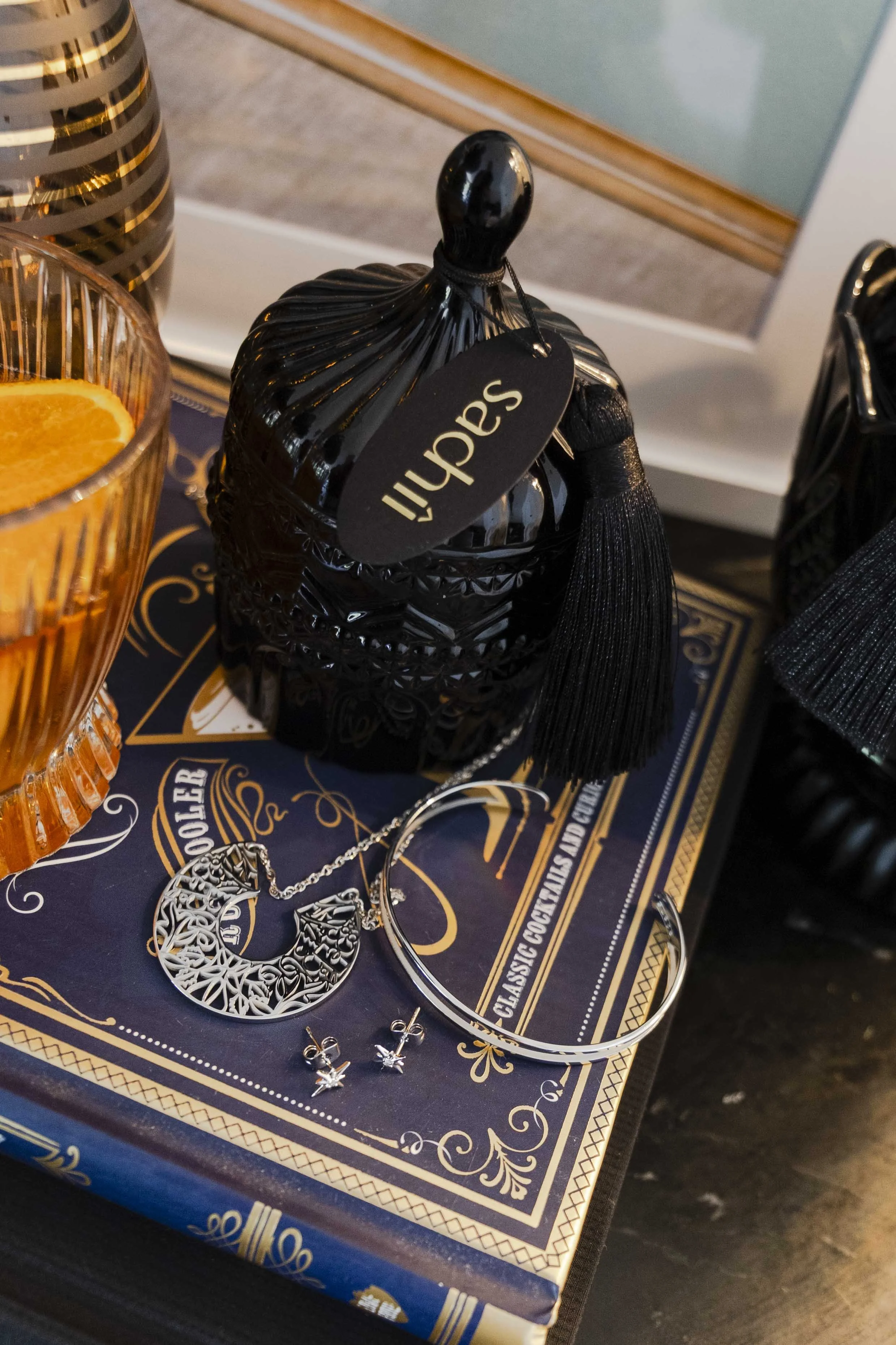 Black lilah with be brave pendant .jpg