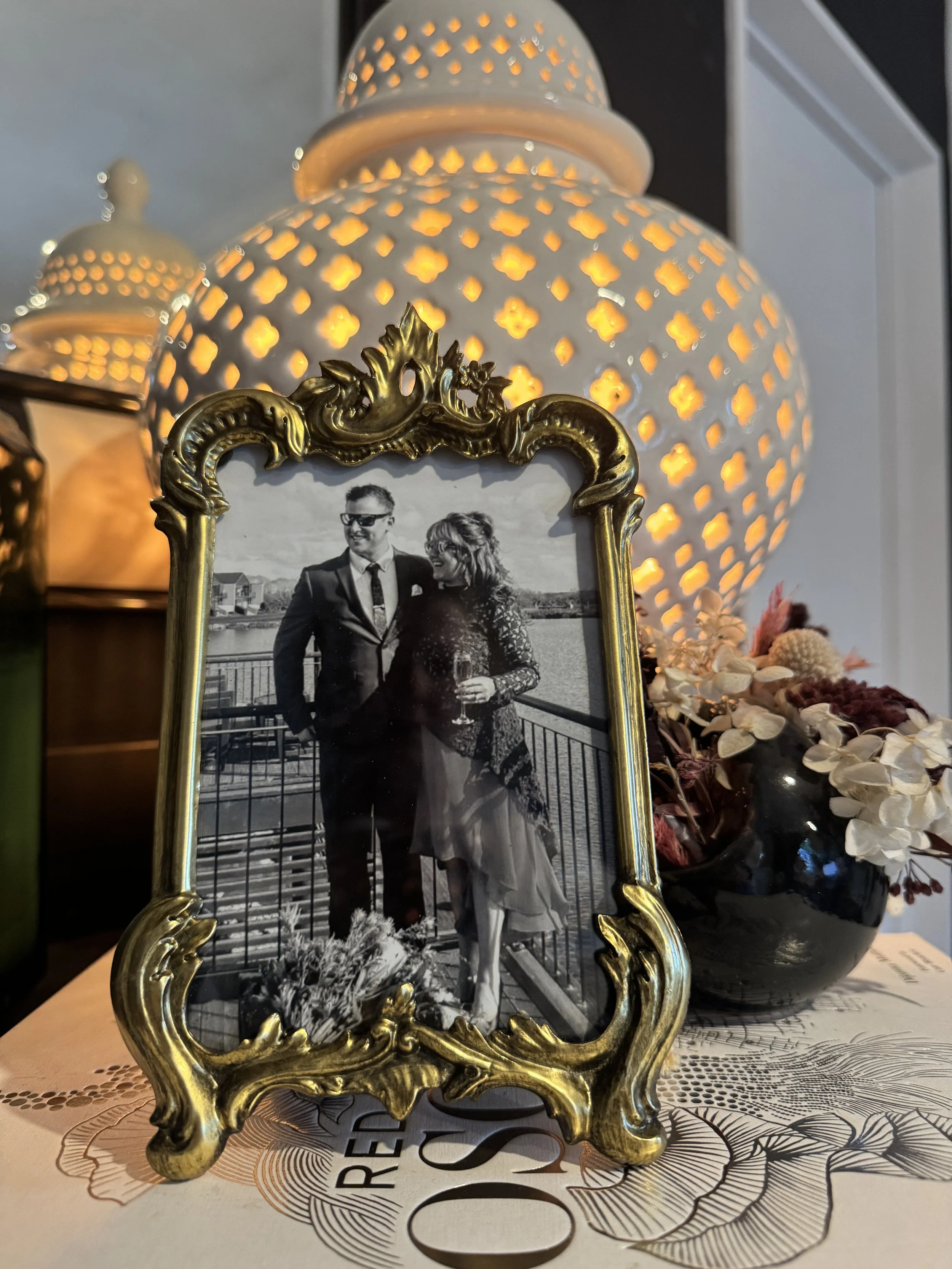 Photo frame gold baroque style