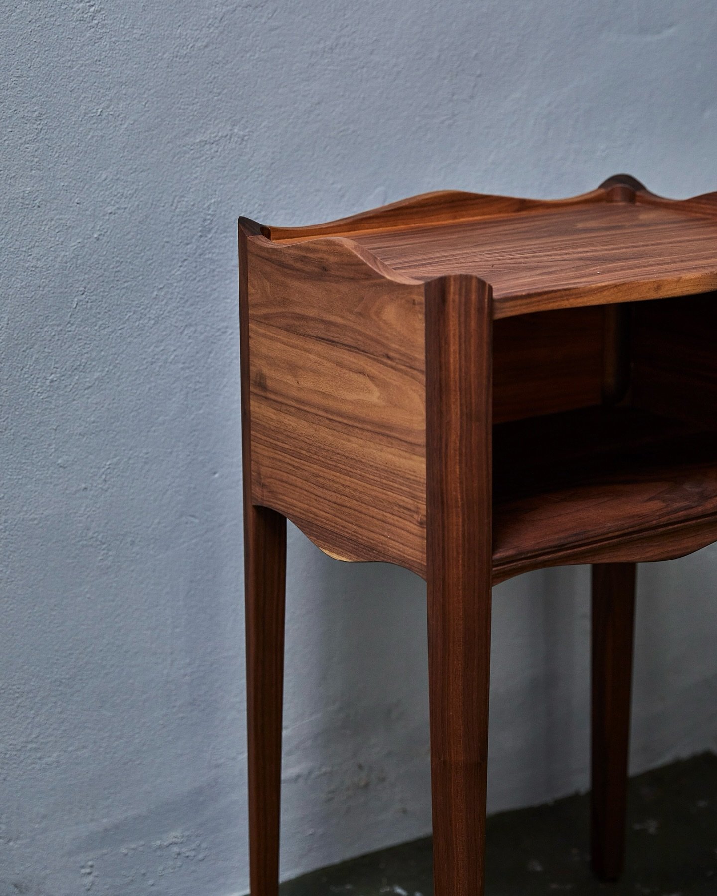 Walnut and curves might just be the perfect pairing.

&bull; Solid walnut bedsides finished in @rubiomonocoataustralia natural hard wax oil &bull;

#customfurnituresydney #residentialfurniture #bedsidetables #handcraftedfurniture #rubiomonocoataustra