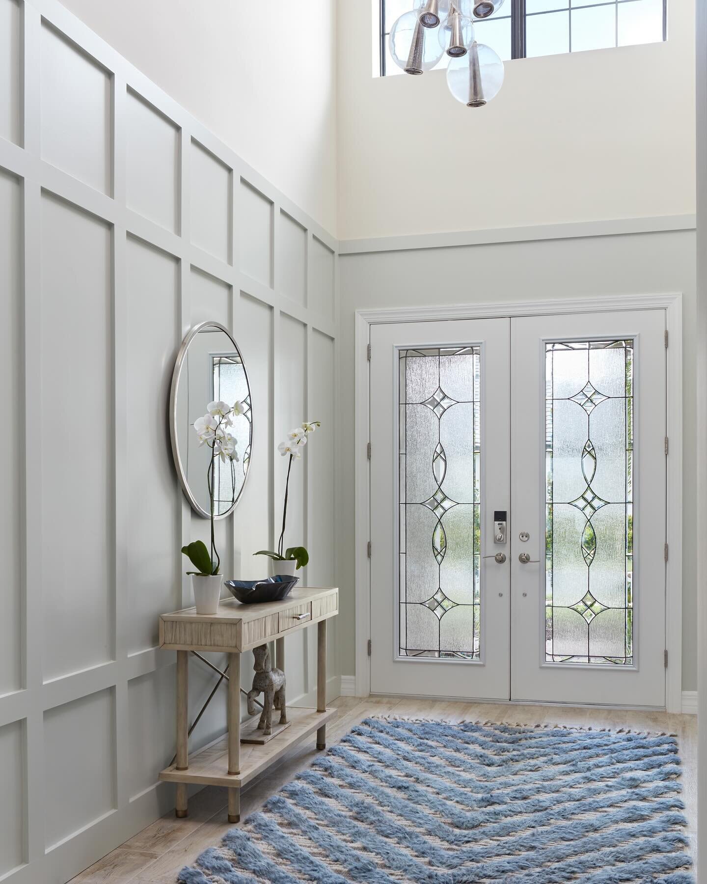 Transform your entry into a welcoming and stylish space that sets the tone for your entire home! Your home&rsquo;s foyer is more than just an entry, it&rsquo;s the first thing you and your guests see when you walk in the door. Make a great first impr