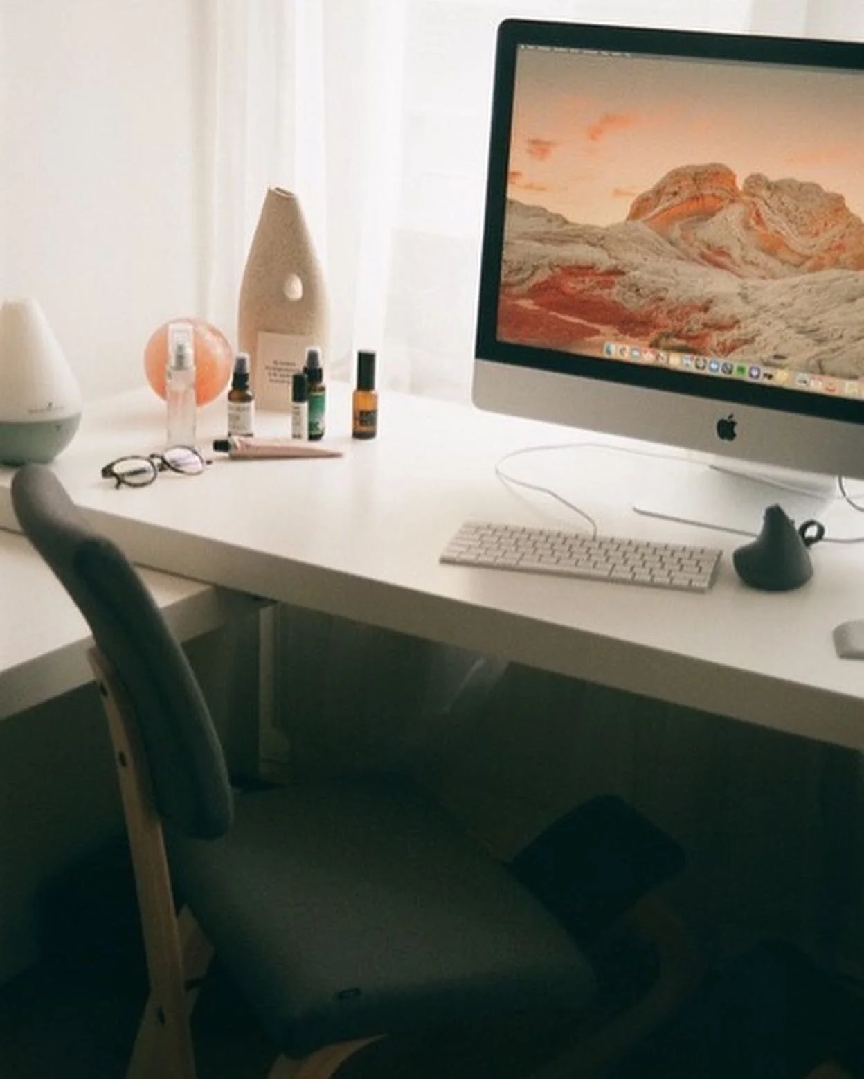 Selbstst&auml;ndigkeit Real Talk |

Wir leben in einer Welt, die &bdquo;Be Your Own Boss&ldquo; glorifiziert, weshalb mich meine Anxiety in der ersten Woche meiner Selbstst&auml;ndigkeit meeega &uuml;berrascht hat. Von Herzrasen bis Schwindel war all