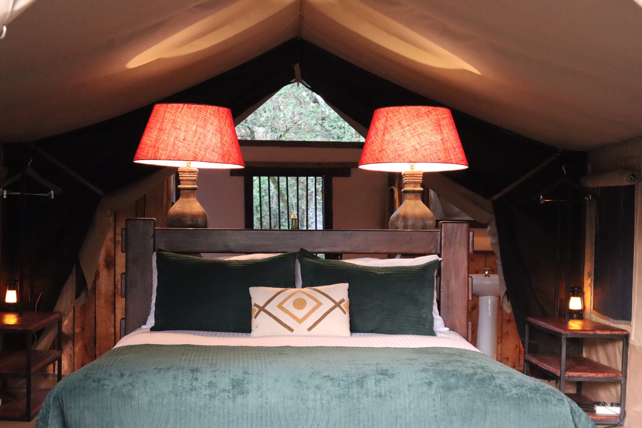 Mid-range luxury camp maasai maara 6.jpg
