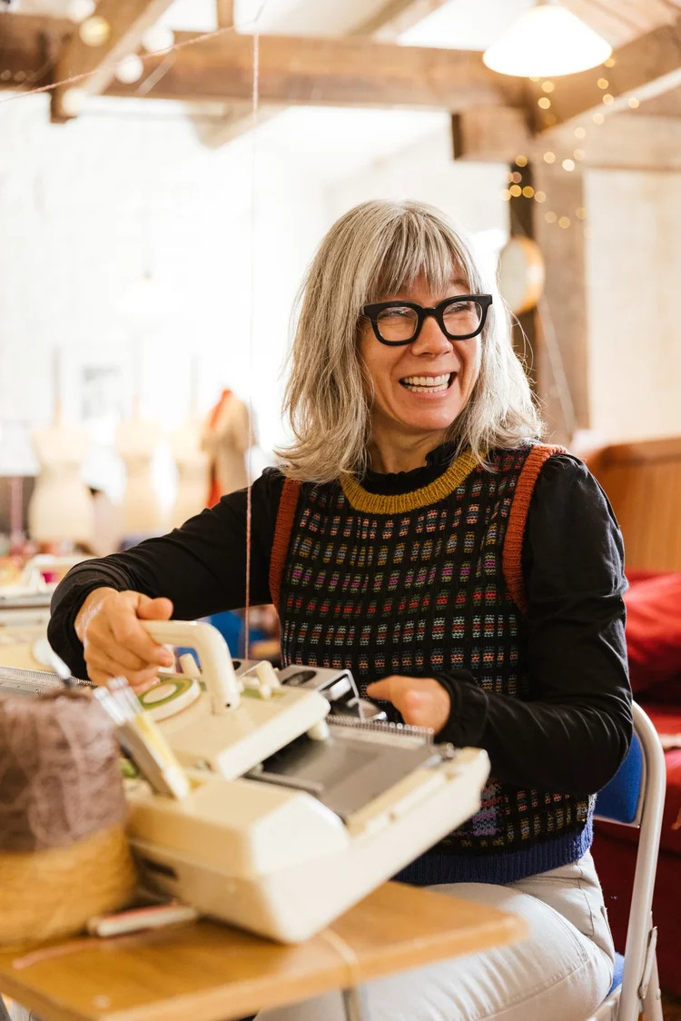 Machine That Help Community Learn to machine knit with the Machine Knit Community