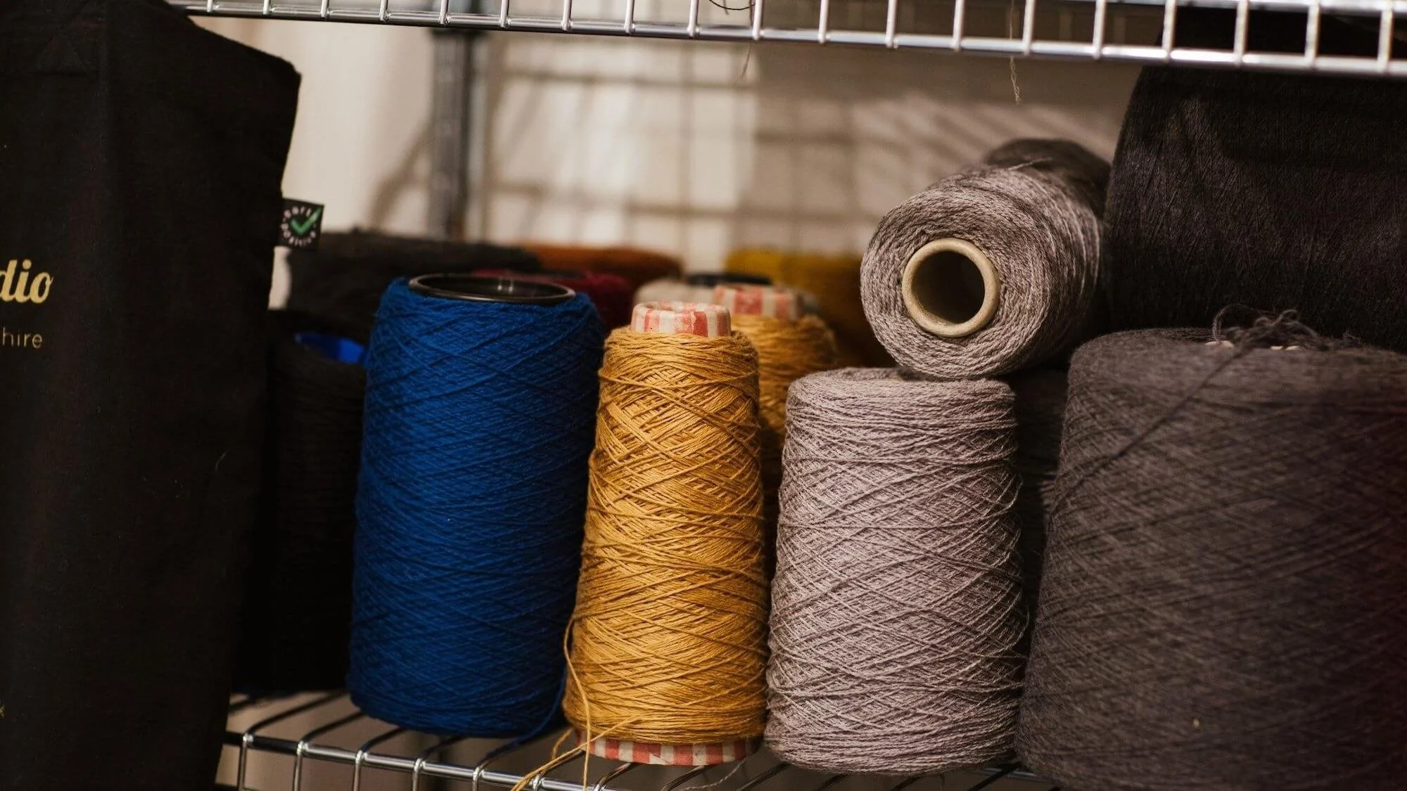 What type of yarn can I use with my knitting machine?
