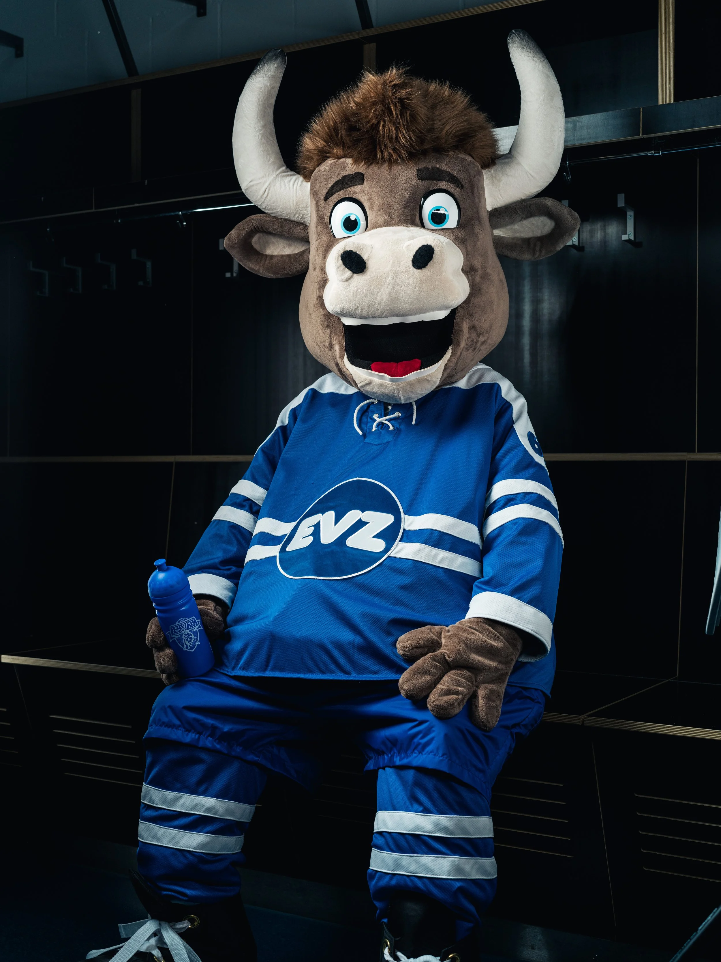Costume by Créations Animation Mascottes Inc. // Character: KOLIN // Design by RoyWedemaDesign // Official mascot of EVZ // Photo courtesy of EVZ