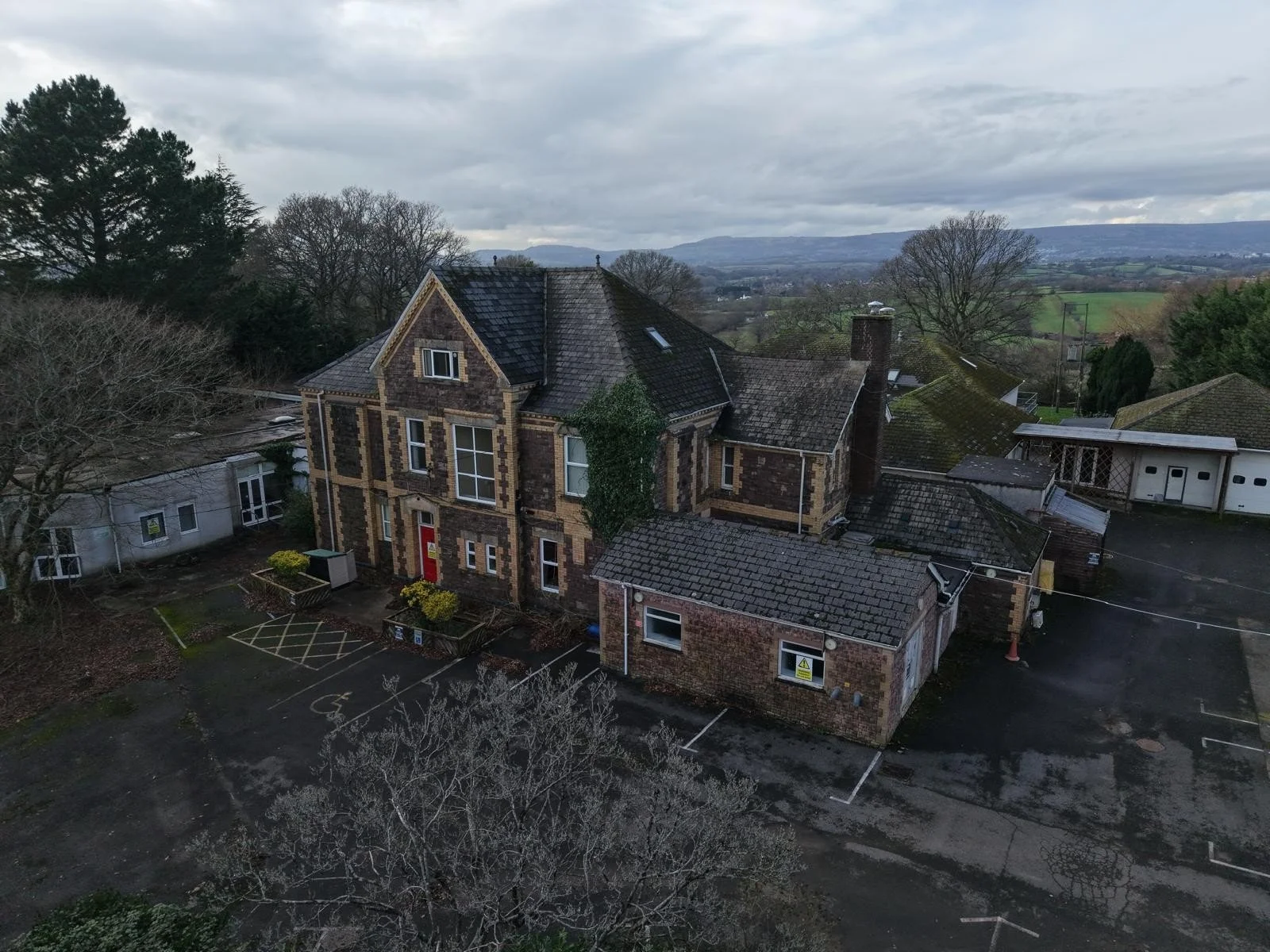 Llanhennock Lodge Care Home, Llanhennock, Monmouthshire, NP18 1LT |Cartref Gofal Llanhennock Lodge, Llanhennock, Sir Fynwy, NP18 1LT