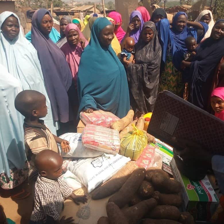 Feeding 100 displaced muslim families