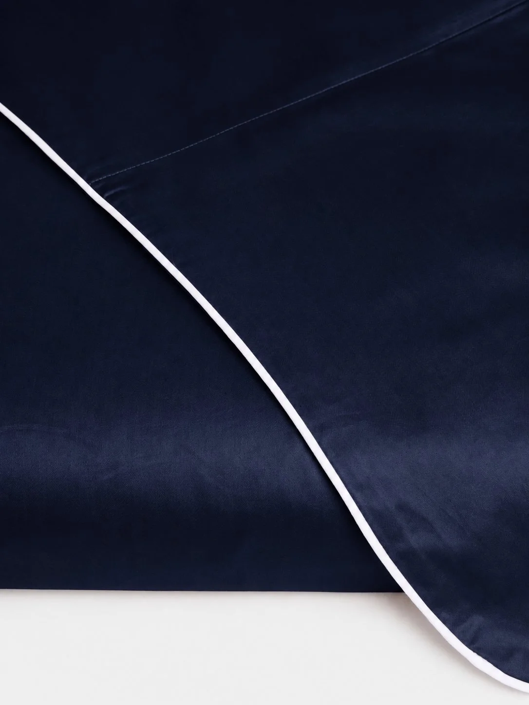 navywhitepiping04.jpg