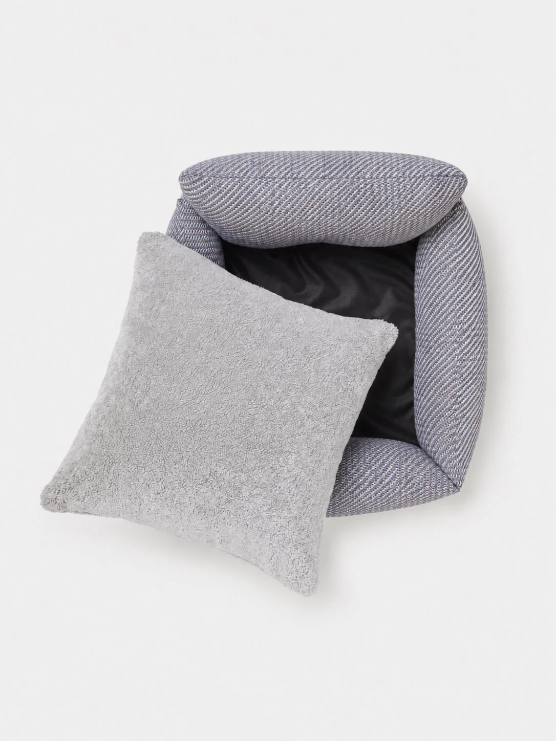 BlueDogBed04.jpg