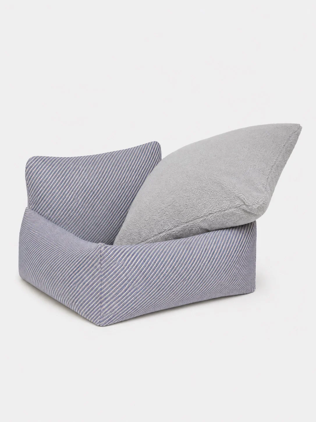 BlueDogBed02.jpg