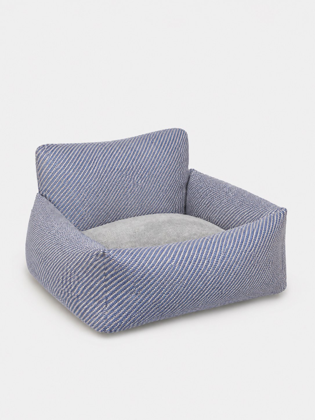 BlueDogBed01.jpg