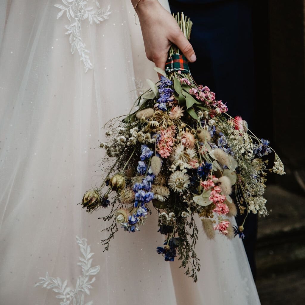 wedding-bouquet-dried-flowers-december.jpg