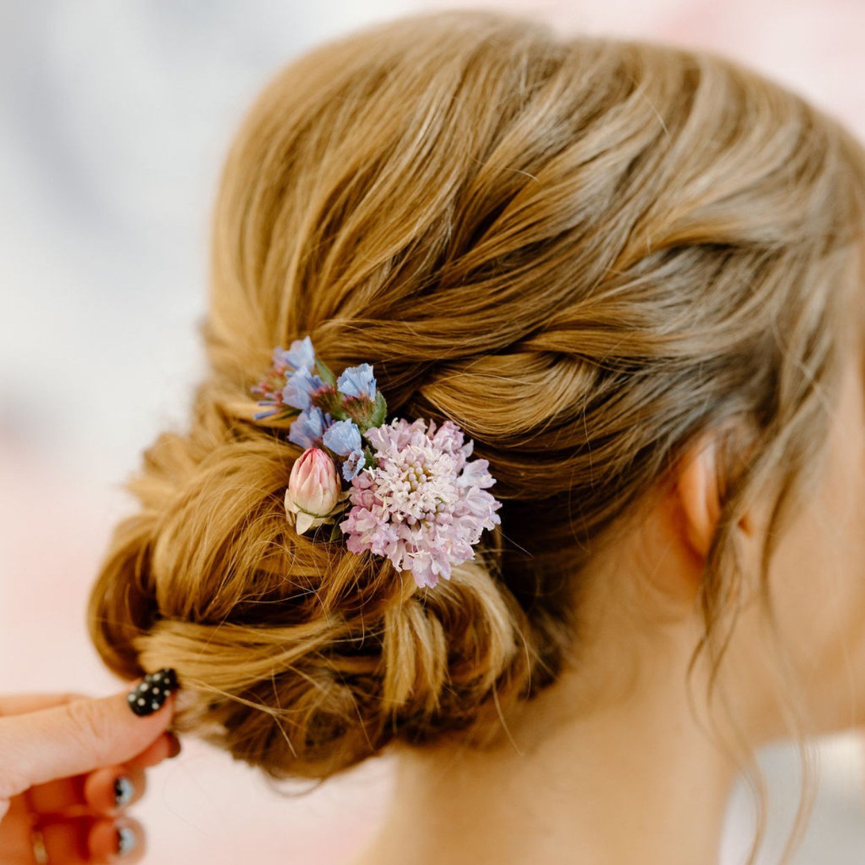 bride-hair-flowers.jpg
