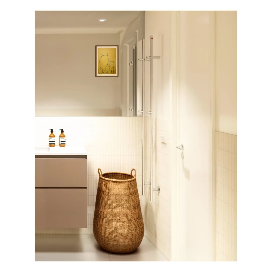 Concept design process..
Bathroom 3D render

Design and coordination by @studio___p3 
Render by visuals-space.com

#concept #design #designprocess #bathroomdesign #custom #bespoke #deepred #terracota #glassbrick #mirror #3d #render #visual #interiora