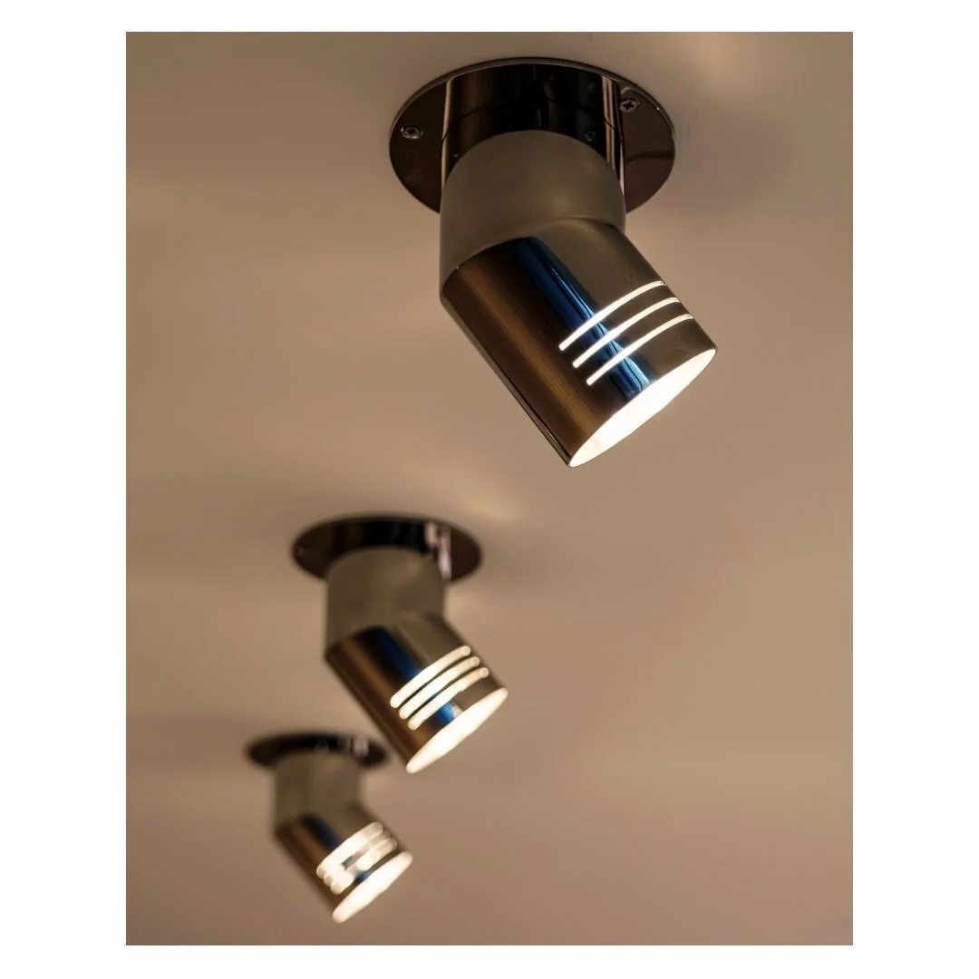 Kitchen lighting details

Design by @studio___p3 
Photography by @justinreidross 

#kitchen #warmminimalism #kitchendesign #bespoke #chrome