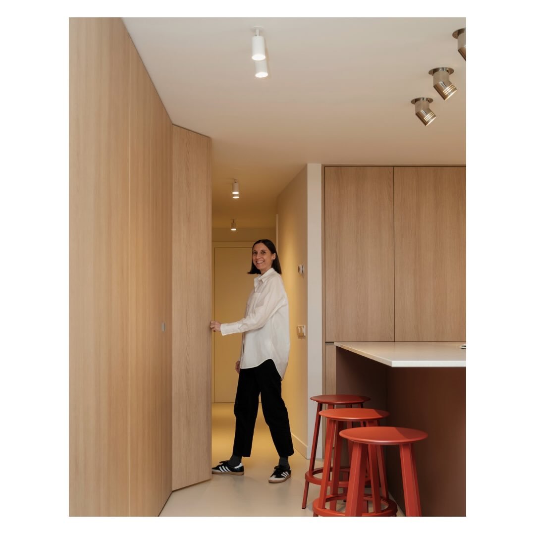 A bespoke designed storage wall; concealing a laundry, coat storage and even a wc. Wooden cabinetry is repeated into the kitchen space creating seamless continuity throughout the apartment.

Design by @studio___p3 
Photography by @justinreidross 

#a