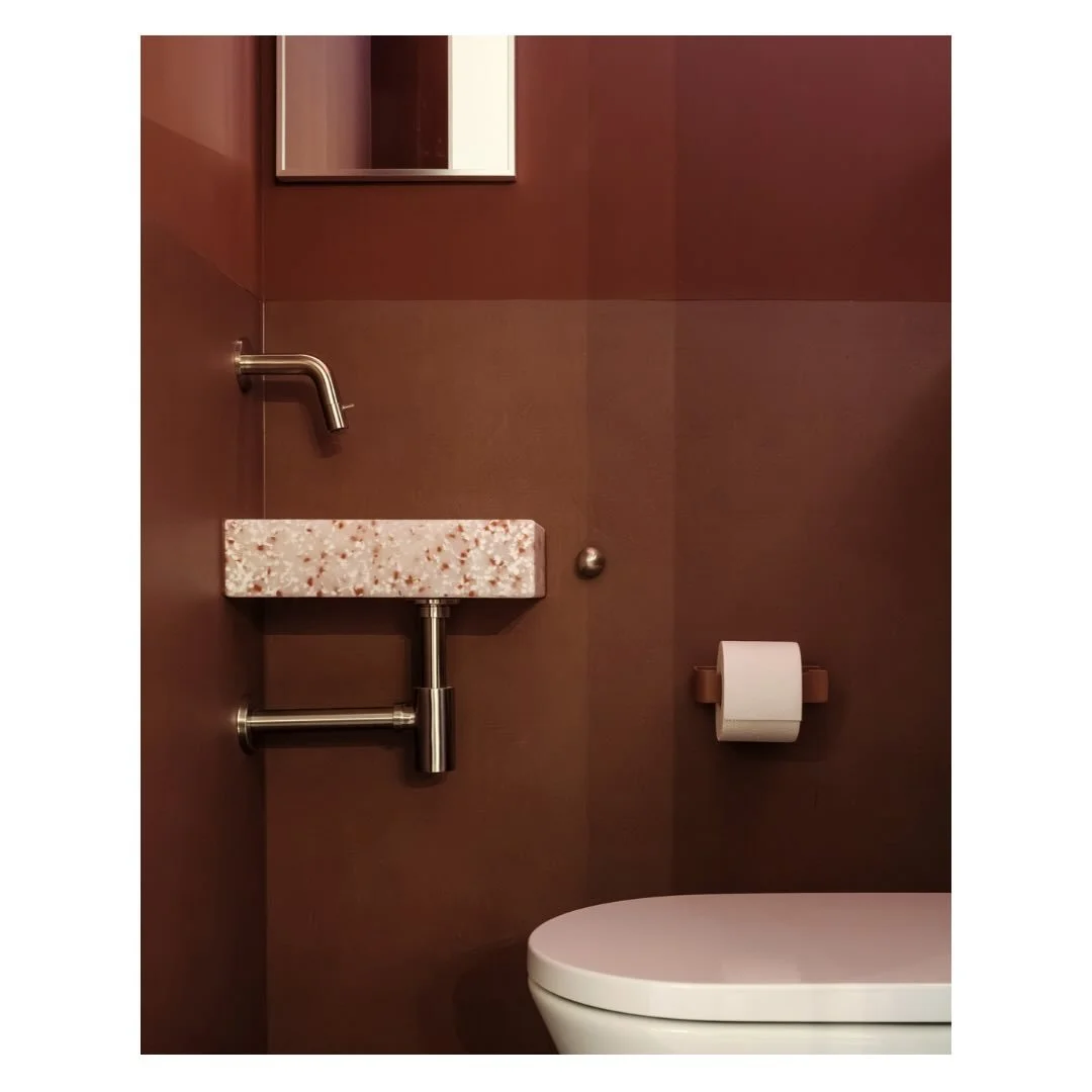 WC details&hellip; rust red from floor to ceiling with concealed, recessed lighting to give an illusion of a floating ceiling.

Design by @studio___p3 
Photography by @justinreidross 

#wc #warmminimalism #design #bespoke #red