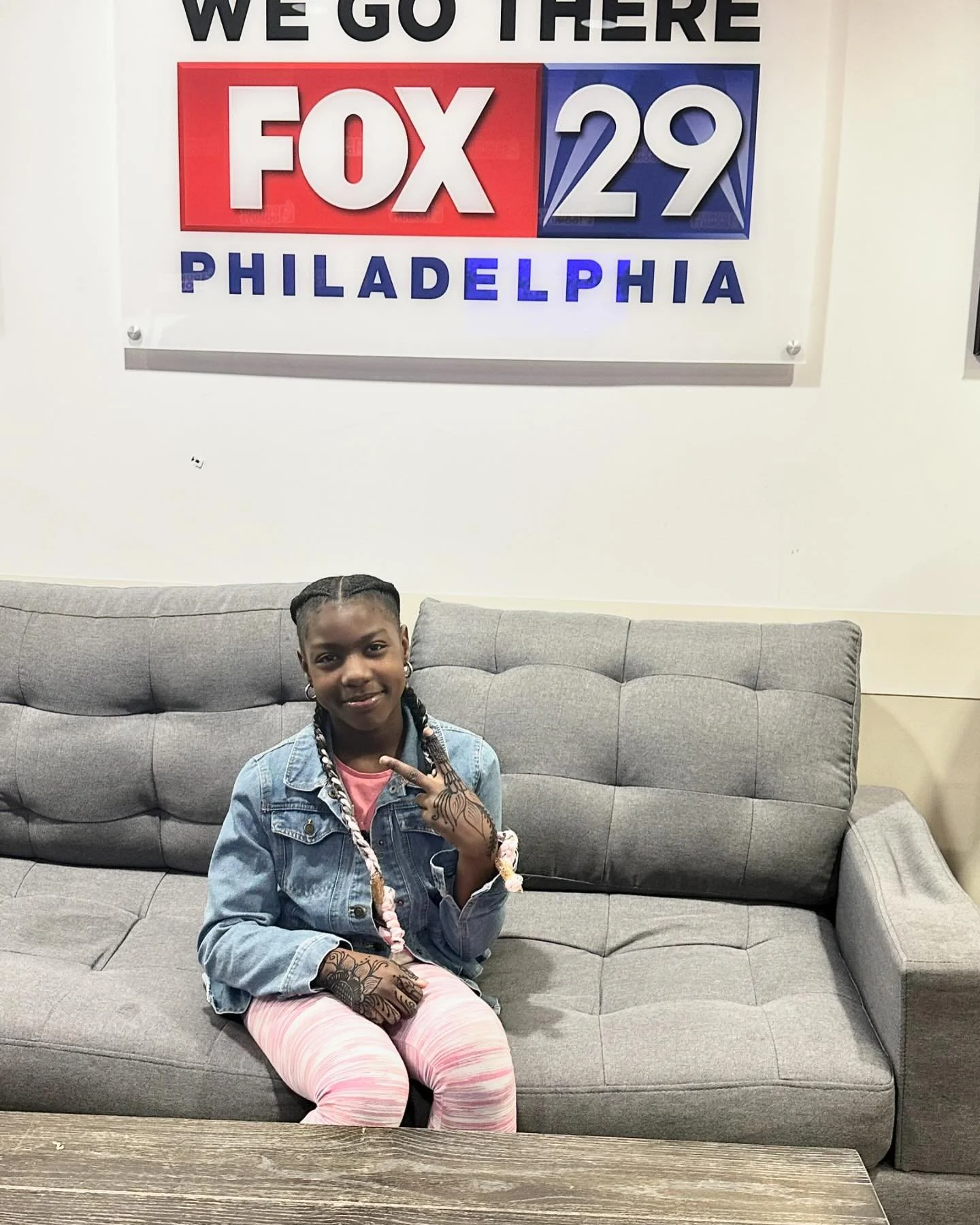 OMG ! You guys i had the amazing opportunity to  present BROWN &amp; showcase my journey as an author. Thank you so much for giving me a chance @fox29philly. So much more to come !

Use the link in my bio to view me, Laila Thorpe on Fox29 Philly 😁📚