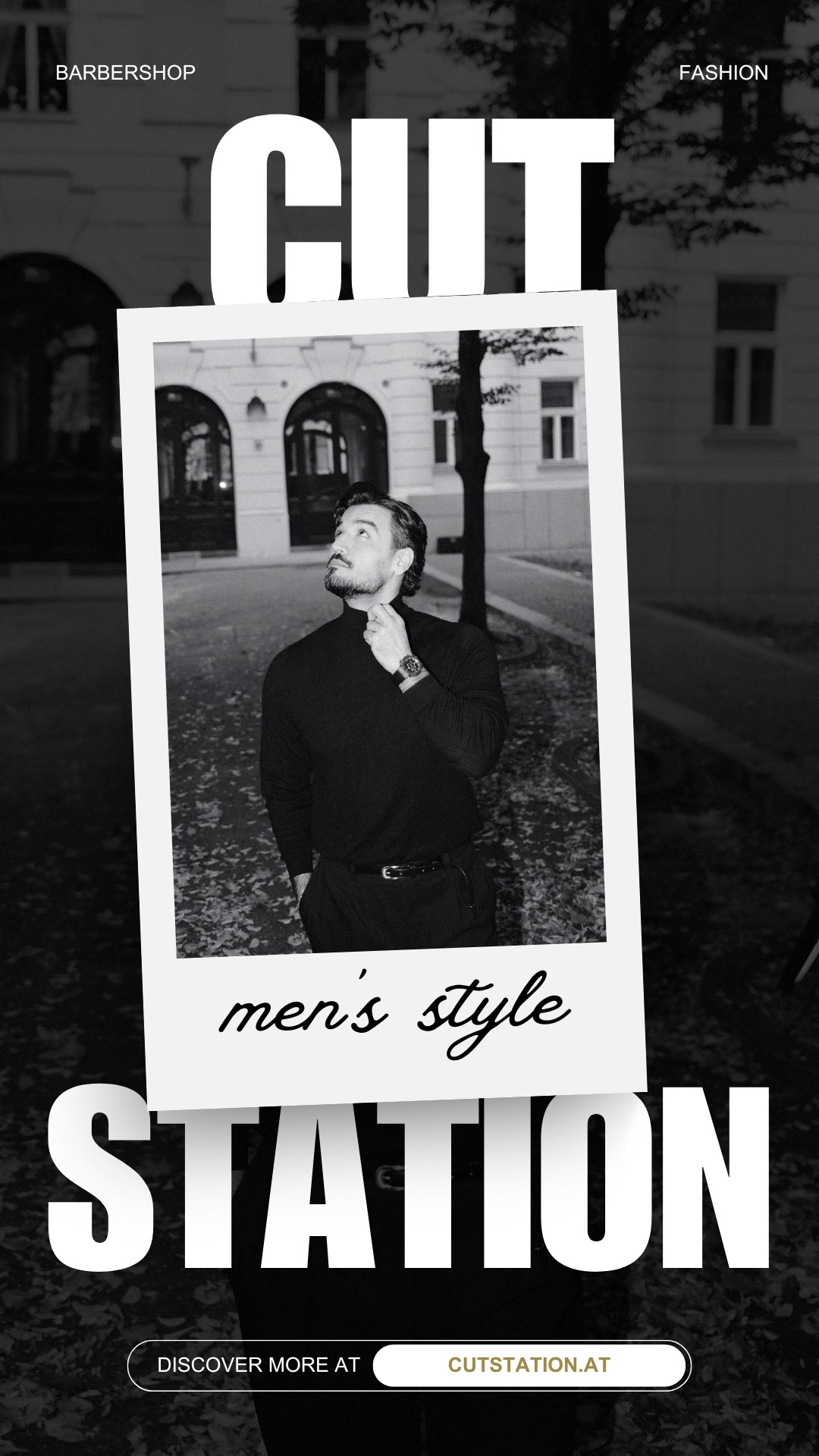 Schwarzes und weißes Werbefoto eines Mannes, der stilvoll gekleidet ist und nach oben blickt, mit Texten für eine Herrensalon Marke, inklusive Thumbnails, die auf eine Website verweisen.