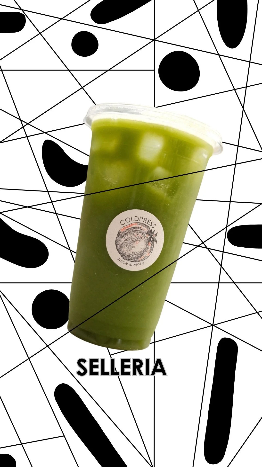Grüner Saft in einem transparenten Becher mit einem Aufkleber, der ein Tomatenmotiv zeigt und die Marke „ColdPress“ trägt, vor einem schwarzen und weißen geometrischen Hintergrund.