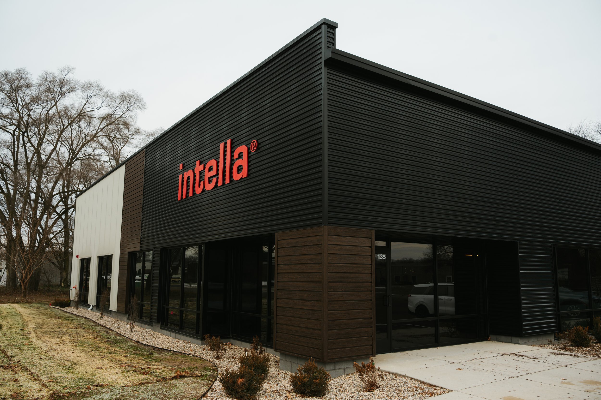 INTELLA ››