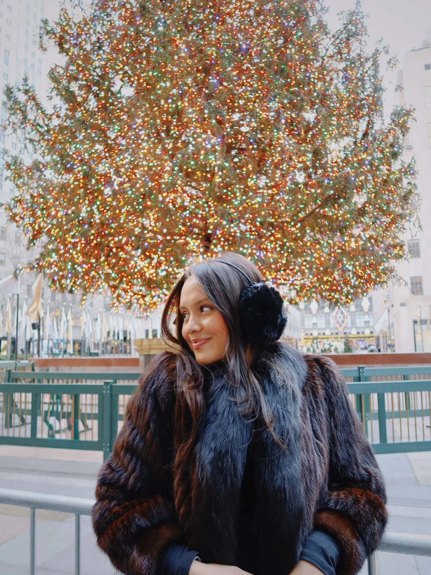 more december magic!! 
#christmasinnewyork 
🎄✨☃️🍸🎁🗽