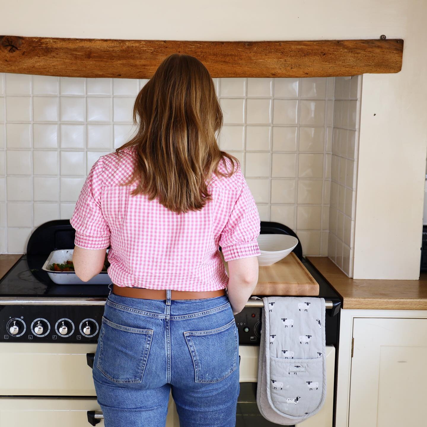 What&rsquo;s for dinner tonight? Our Sunday boards aren&rsquo;t just for Sunday. Whether you have a chopped salad or a roast chicken on the menu, you&rsquo;ll need a high-quality cutting board by your side. We have you covered with our Sunday board -