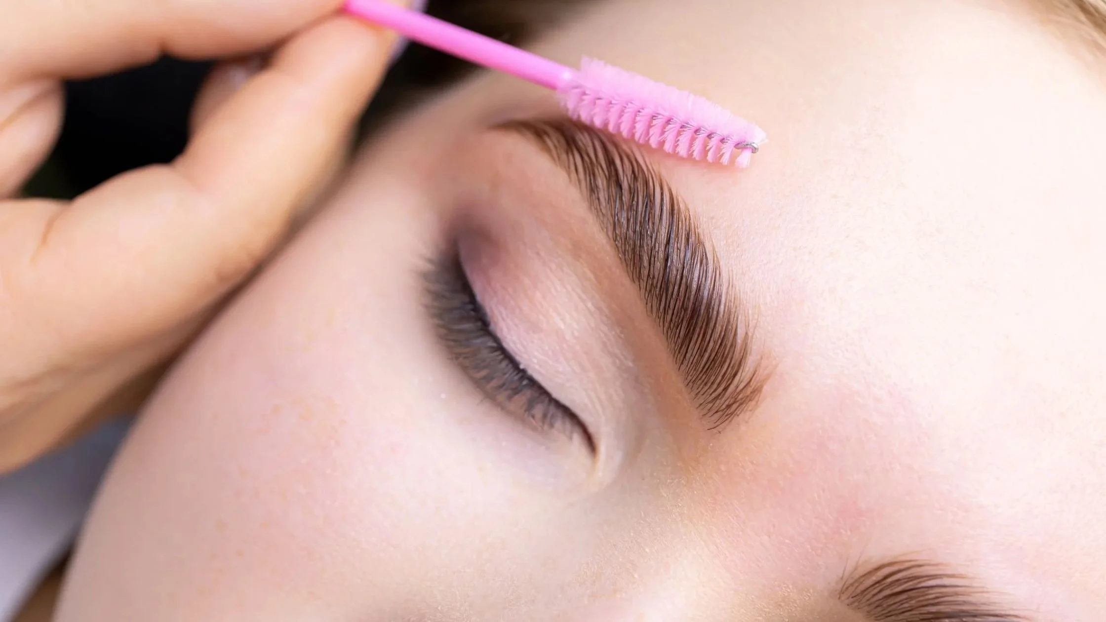 What Happens During an Eyebrow Waxing Appointment