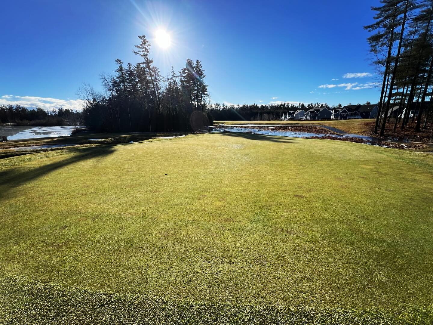 Is it January or June? This weather is something else! Let&rsquo;s keep this oddly mild winter going for an early spring! The @trackmangolf &amp; @fullswingsimulators are open and rocking! Come on by and stay loose! #mainegolf #sunnywellsmaine #simsf