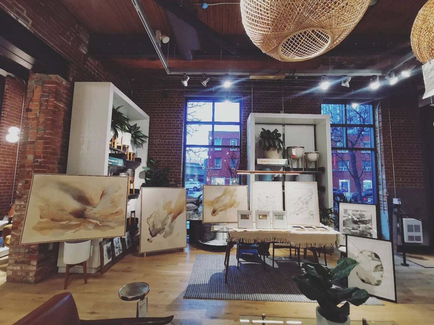 So happy to be here and show my work at West Elm @westelmmtl 🤍

Si heureuse d'&ecirc;tre &agrave; West Elm @westelmmtl et exposer mes &oelig;uvres 🤍

.
.
.
interiordesignersmontreal #acrylicpaint #canadianartist #montrealartist #abstractexpressioni