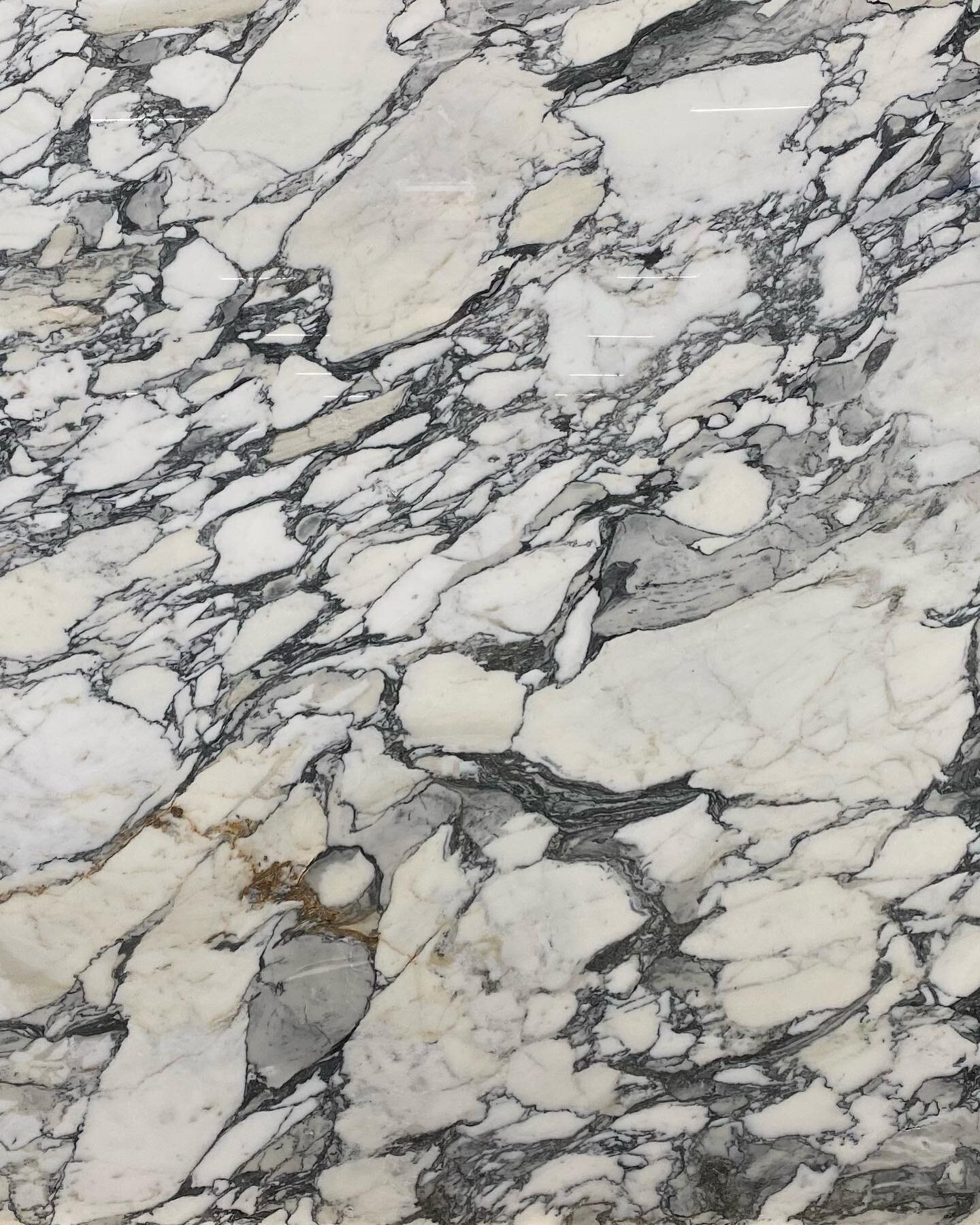 Arabescato style marble is a crowd favorite right now. I really love this trend and am enjoying the various projects swirling around IG.
Swipe to see a small sampling of different color variations, there are many more that exist and can be found.