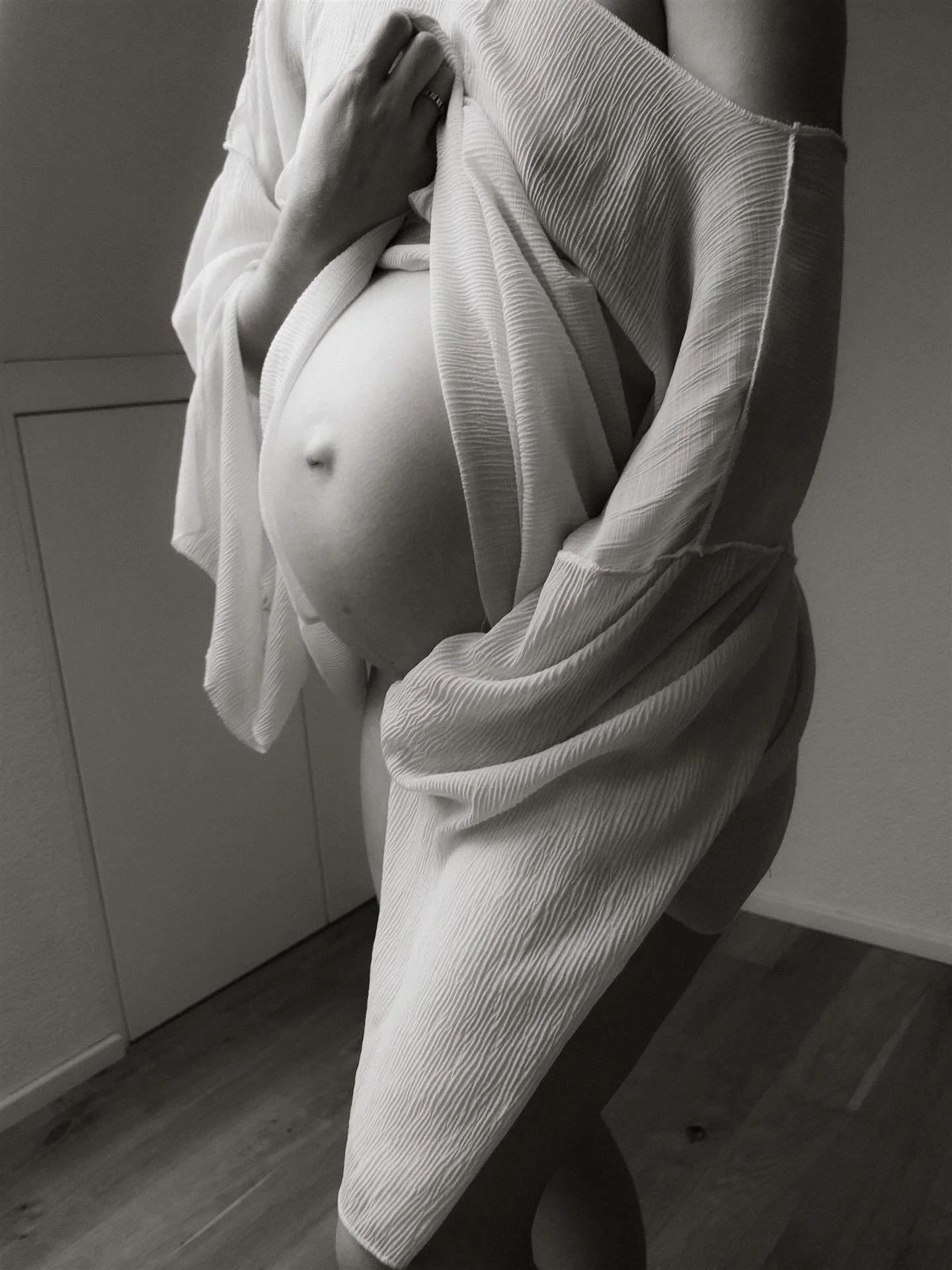 Virtual session with this amazing mama and true beauty. 

Stephanie George Photography

Shot virtually through the Shutter App

Stephanie George Photography
Family, maternity and newborn photographer 
Syracuse ,NY based and worldwide virtually 

#Vir