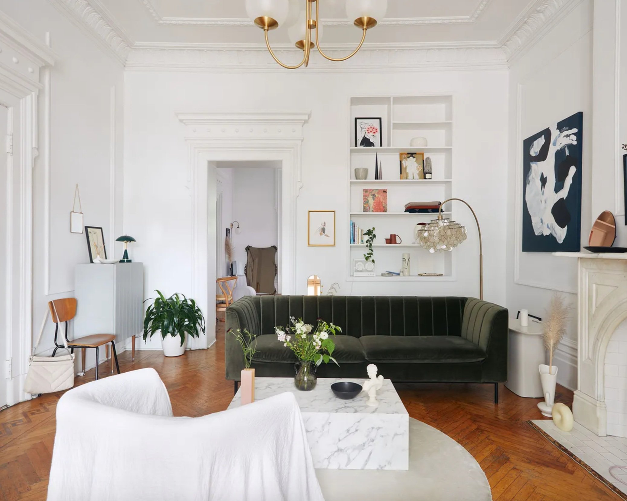 An Old-World Montreal Apartment Gets a Fresh Makeover